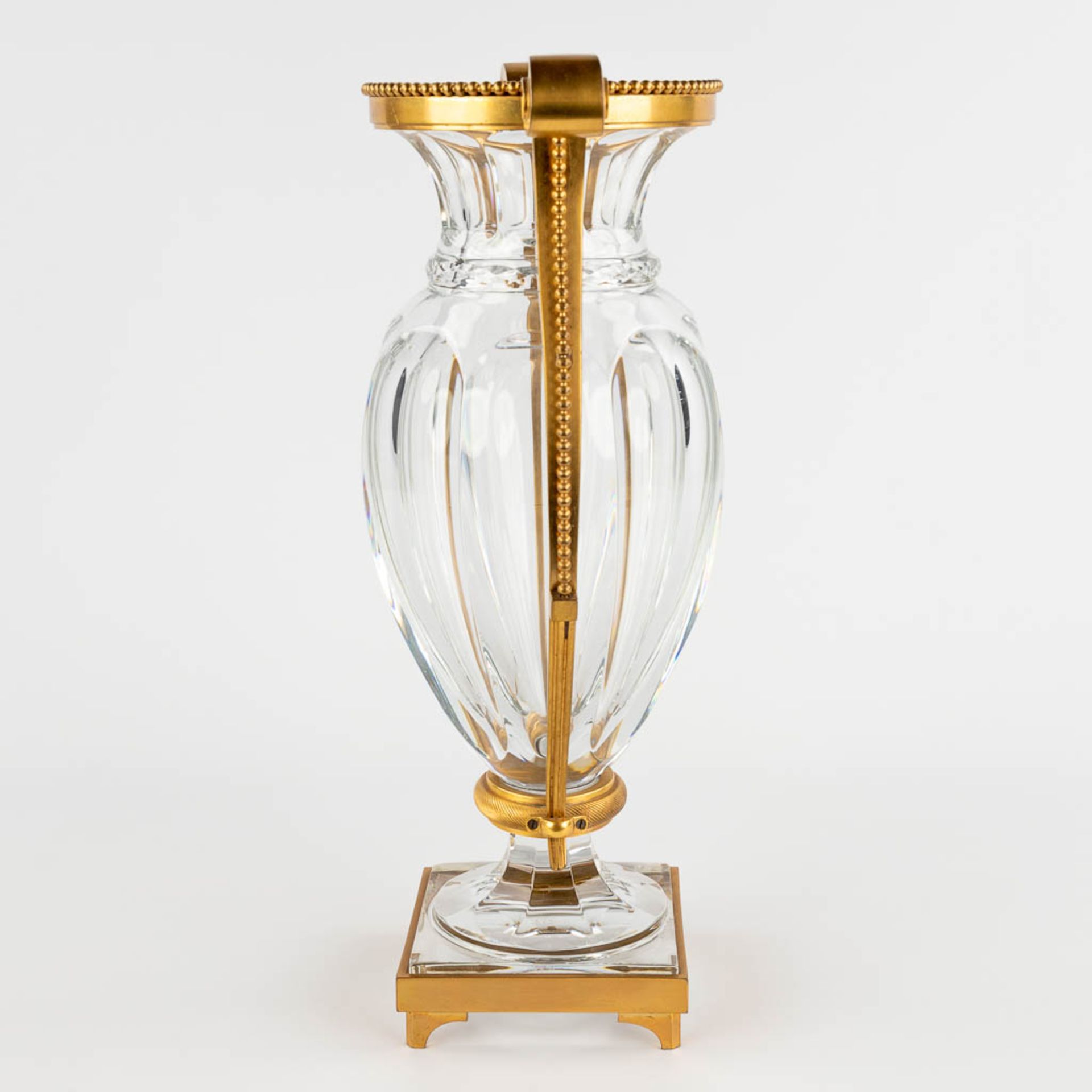Baccarat, a large crystal vase mounted with gilt bronze. 20th C. (D:14 x W:22 x H:38,5 cm) - Image 6 of 12