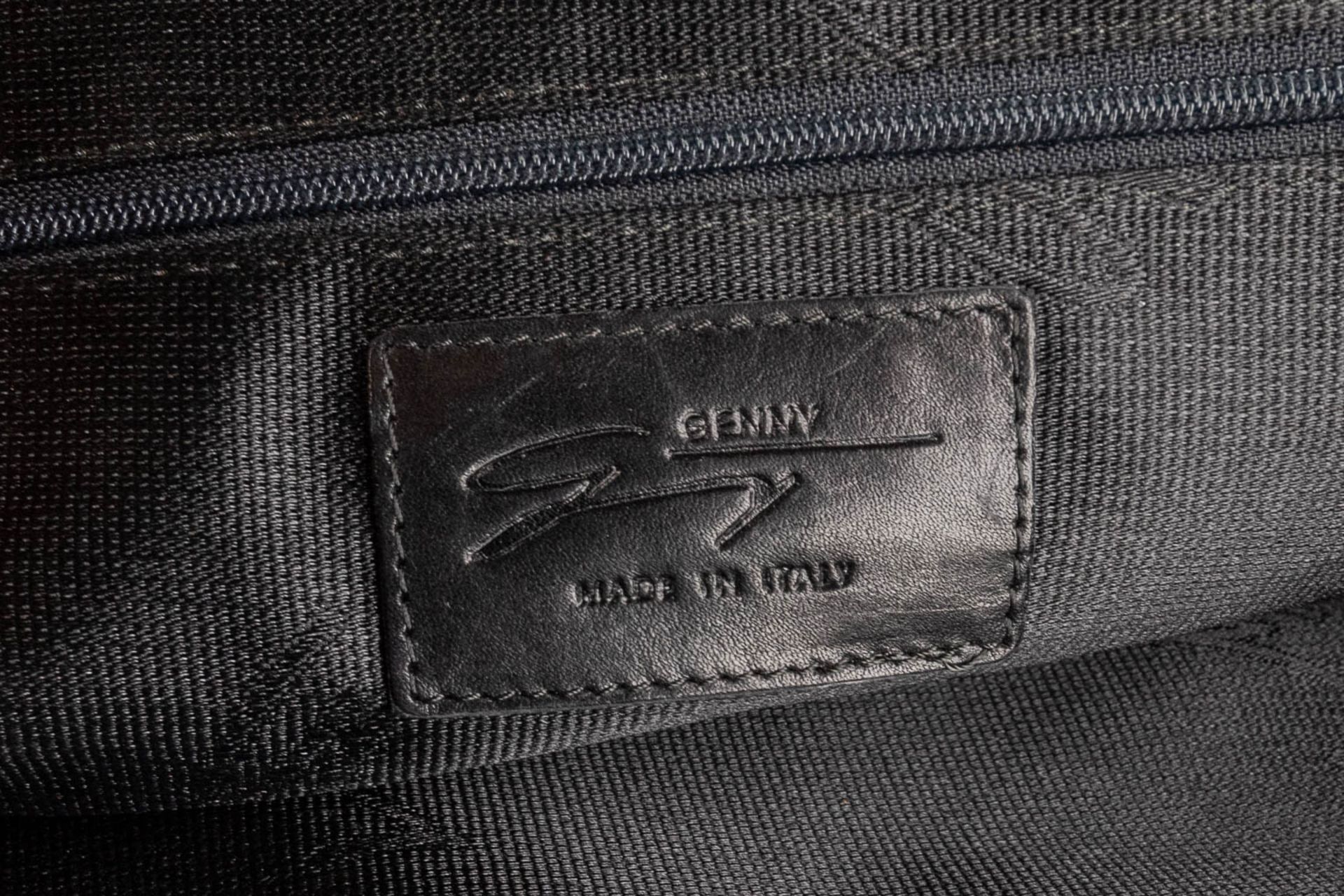 Genny, a handbag made of horse leather. (D:15 x W:32 x H:28 cm) - Bild 17 aus 17
