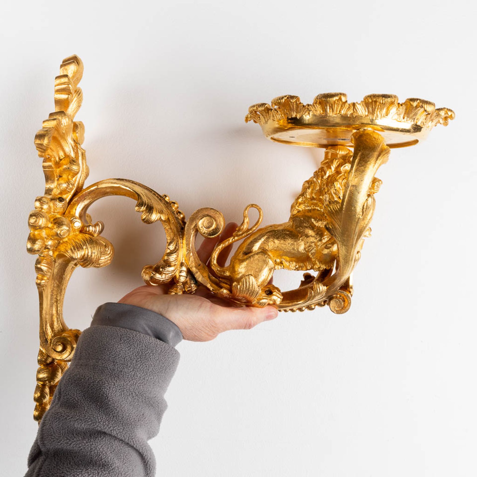 A pair of wall lamp or candle holders, lions with a heraldic image. Gilt bronze. Circa 1900. (D:35 x - Image 11 of 12