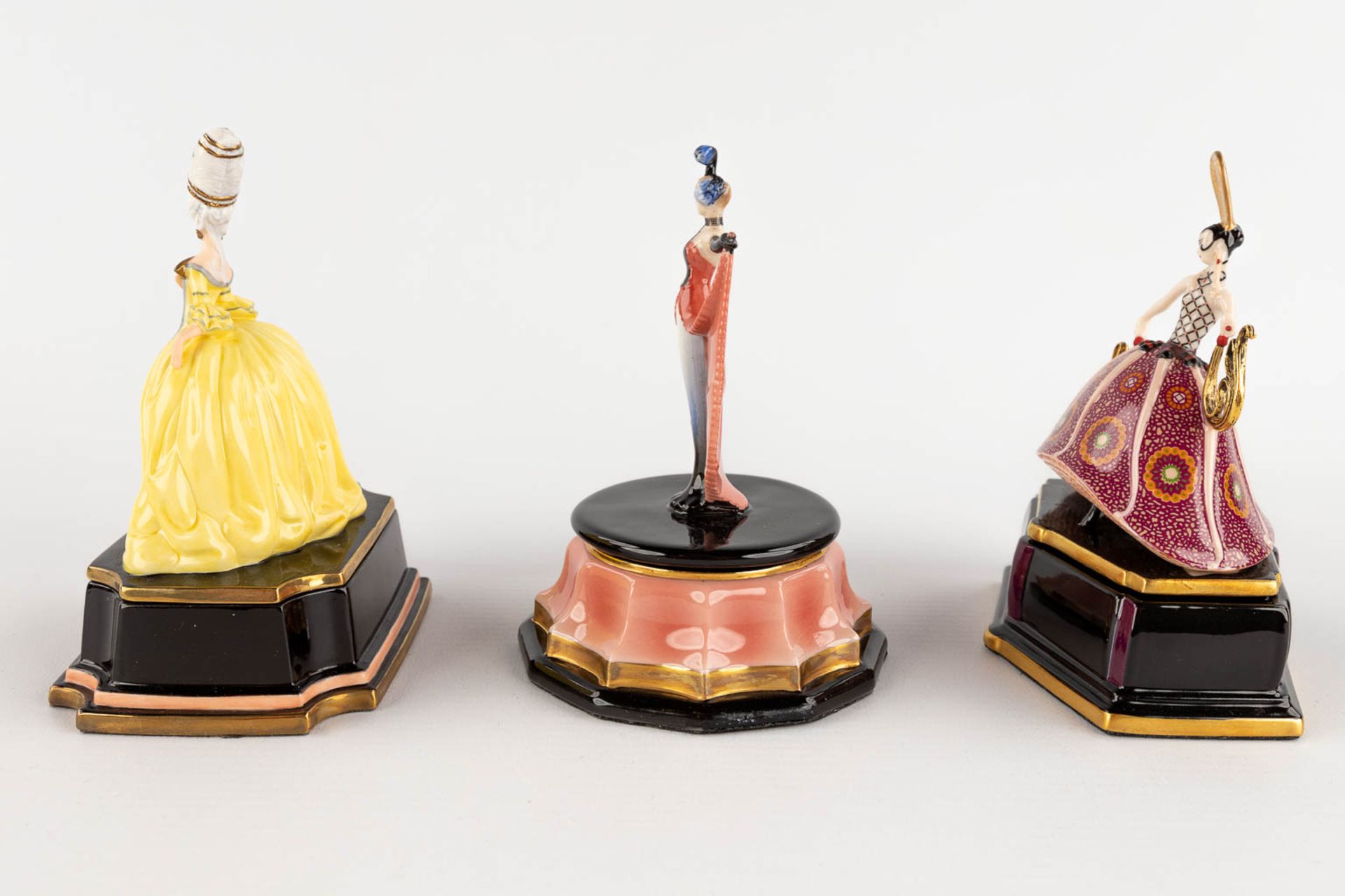 The Franklin Mint, Six porcelain music boxes with dancing figurines. 20th C. (H:12,5 cm) - Image 14 of 20