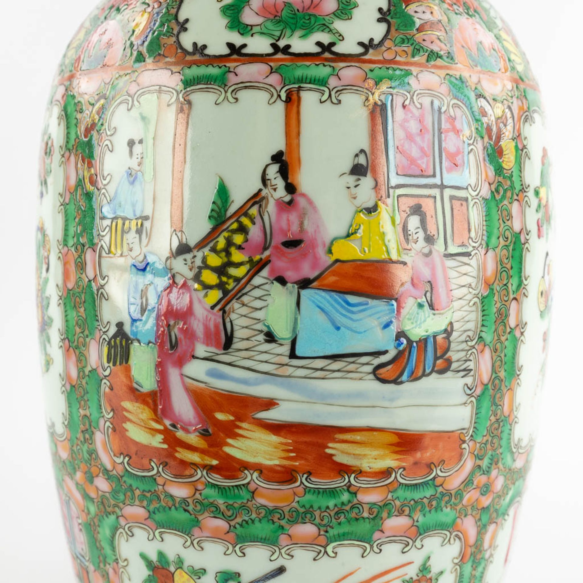 Two Chinese Canton vases, 19th/20th C. (H:45 x D:20 cm) - Image 9 of 14