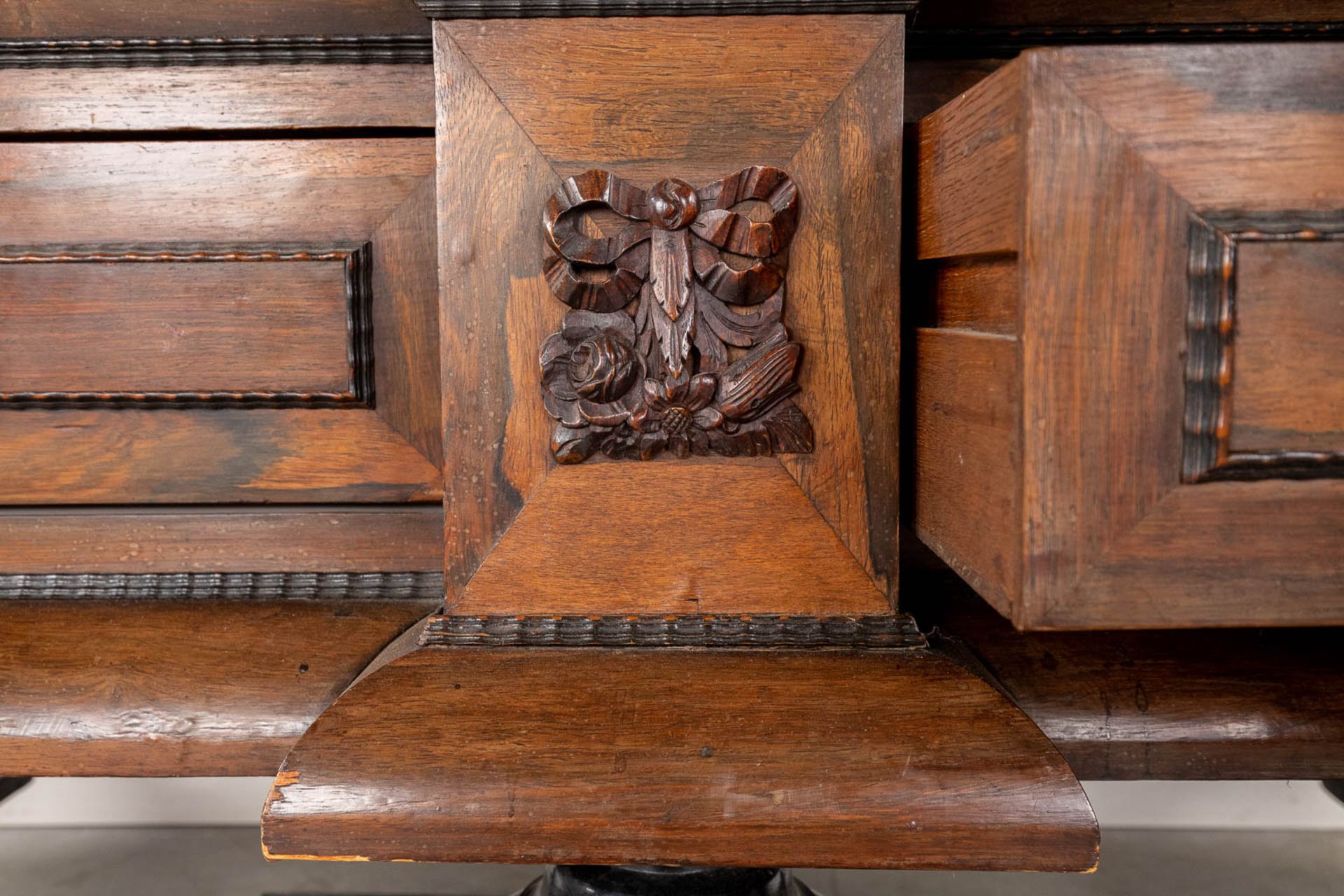 An antique Dutch two door 'Kapiteelkast', wood sculptures, oak and ebony. 18th C. (D:93 x W:223 x H: - Image 18 of 26