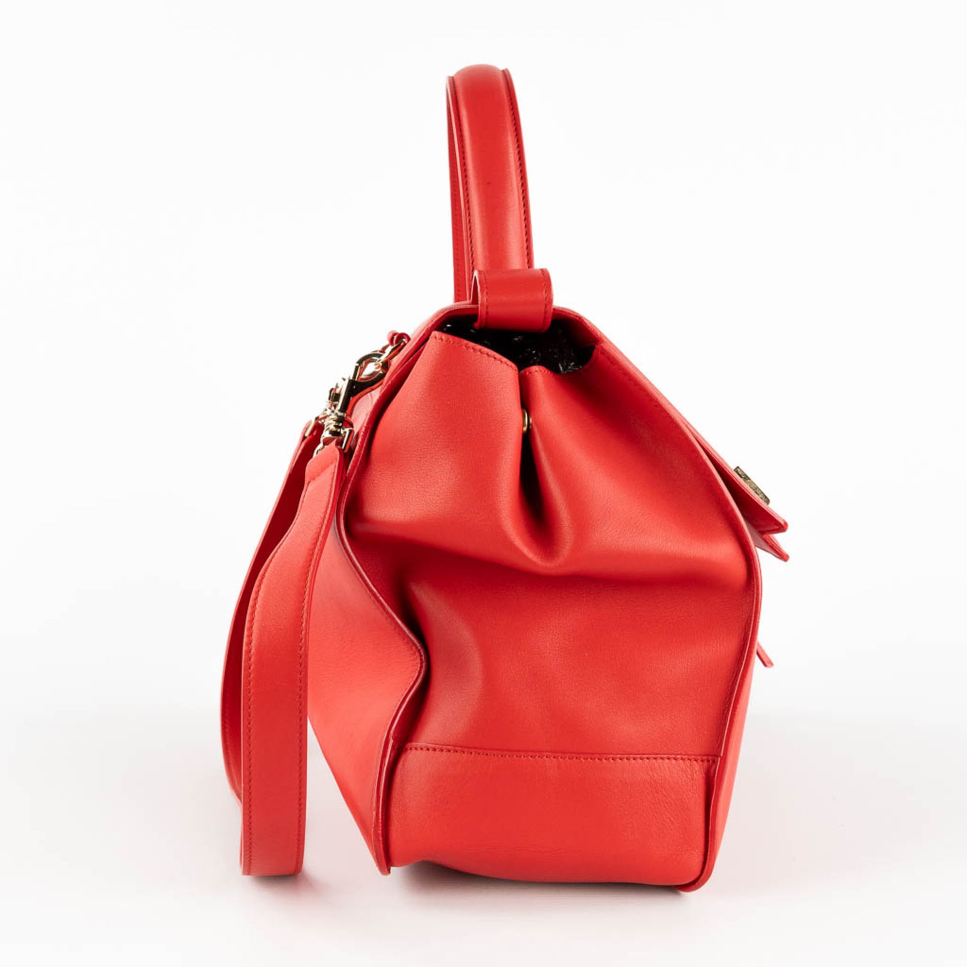 Escada, a handbag made of red leather. (W:33 x H:28 cm) - Bild 6 aus 17