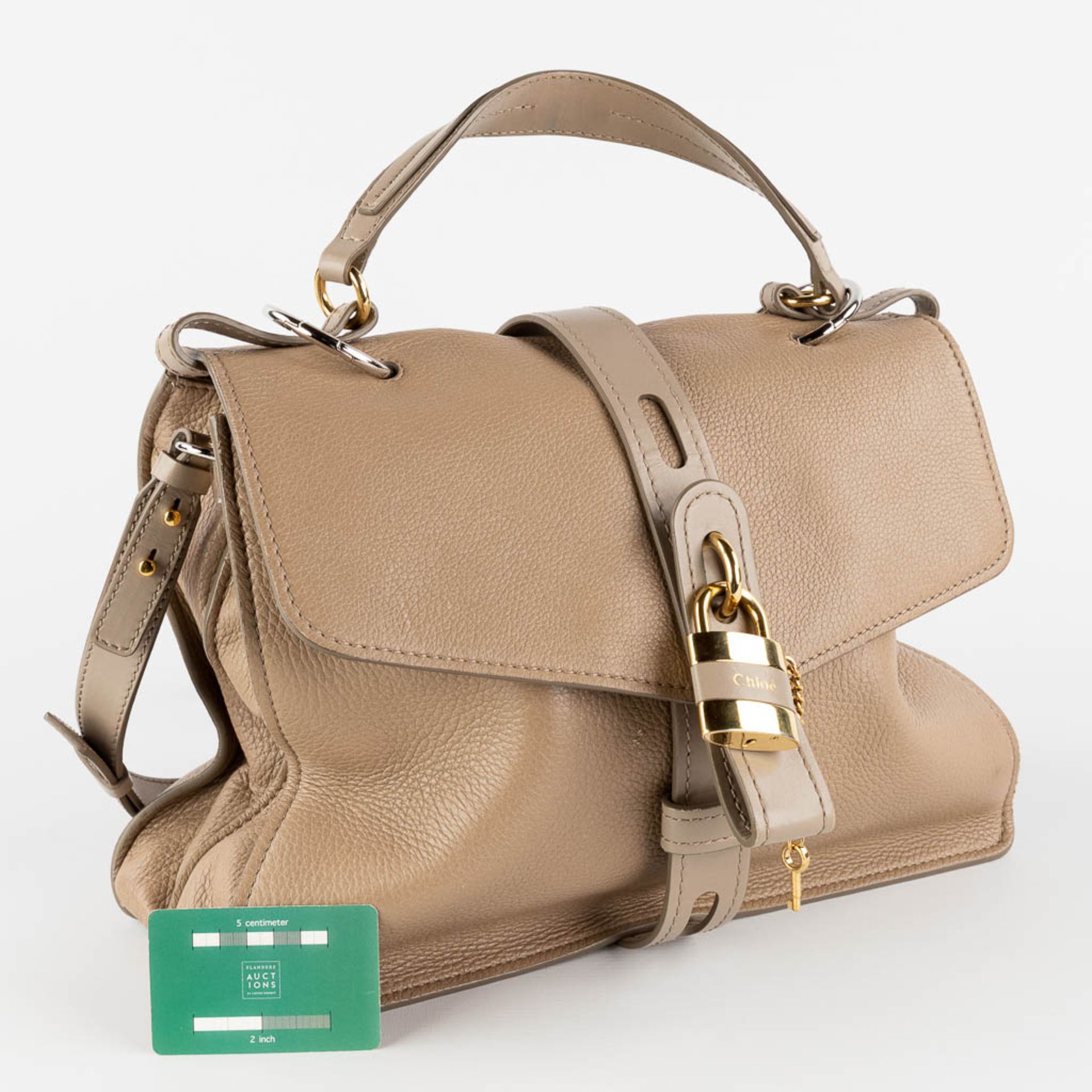 Chloé, a handbag made of brown leather. (W:38 x H:32 cm) - Image 2 of 19