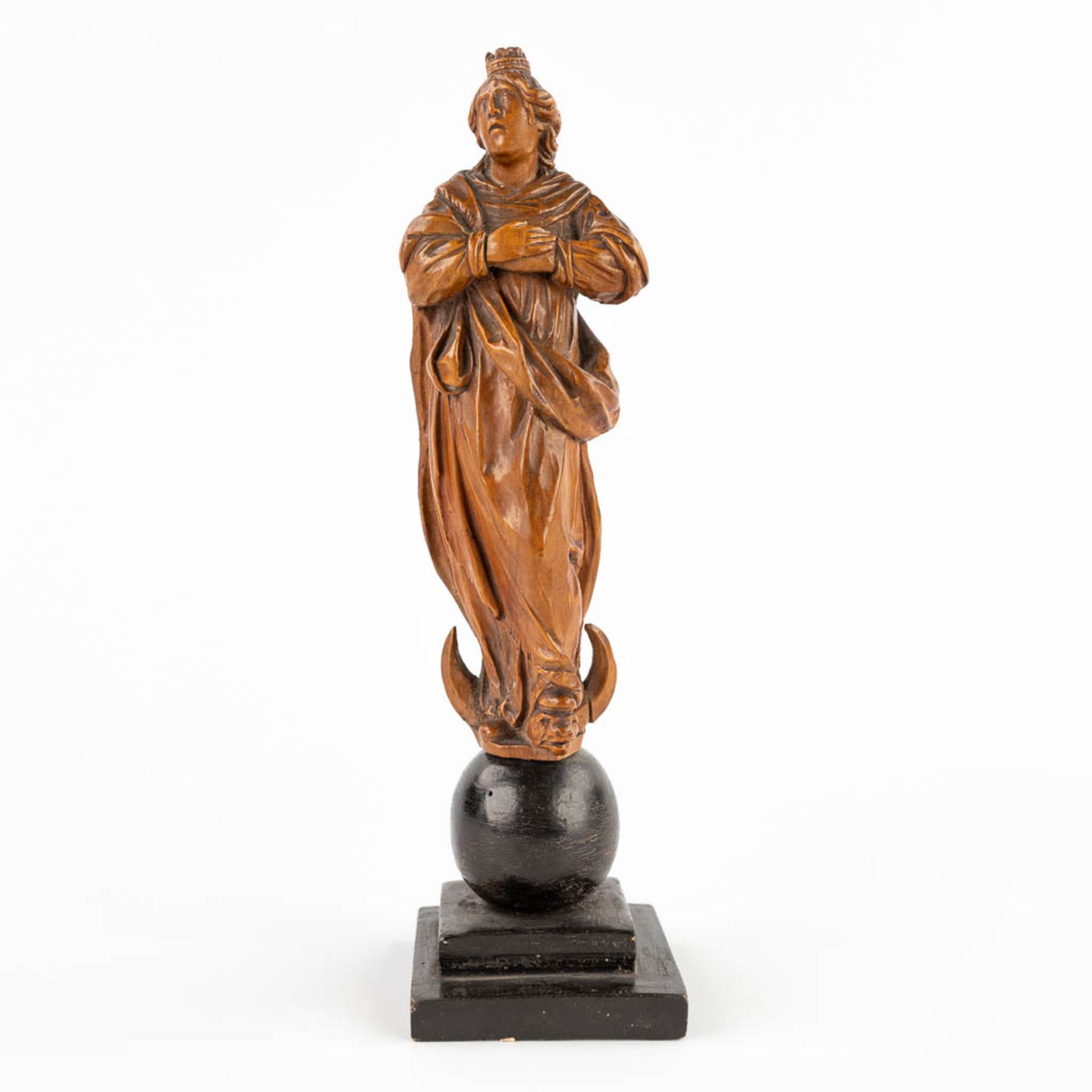 An antique wood sculptured Madonna on the crescent moon, 16th C. (D:3,5 x W:6 x H:17 cm)