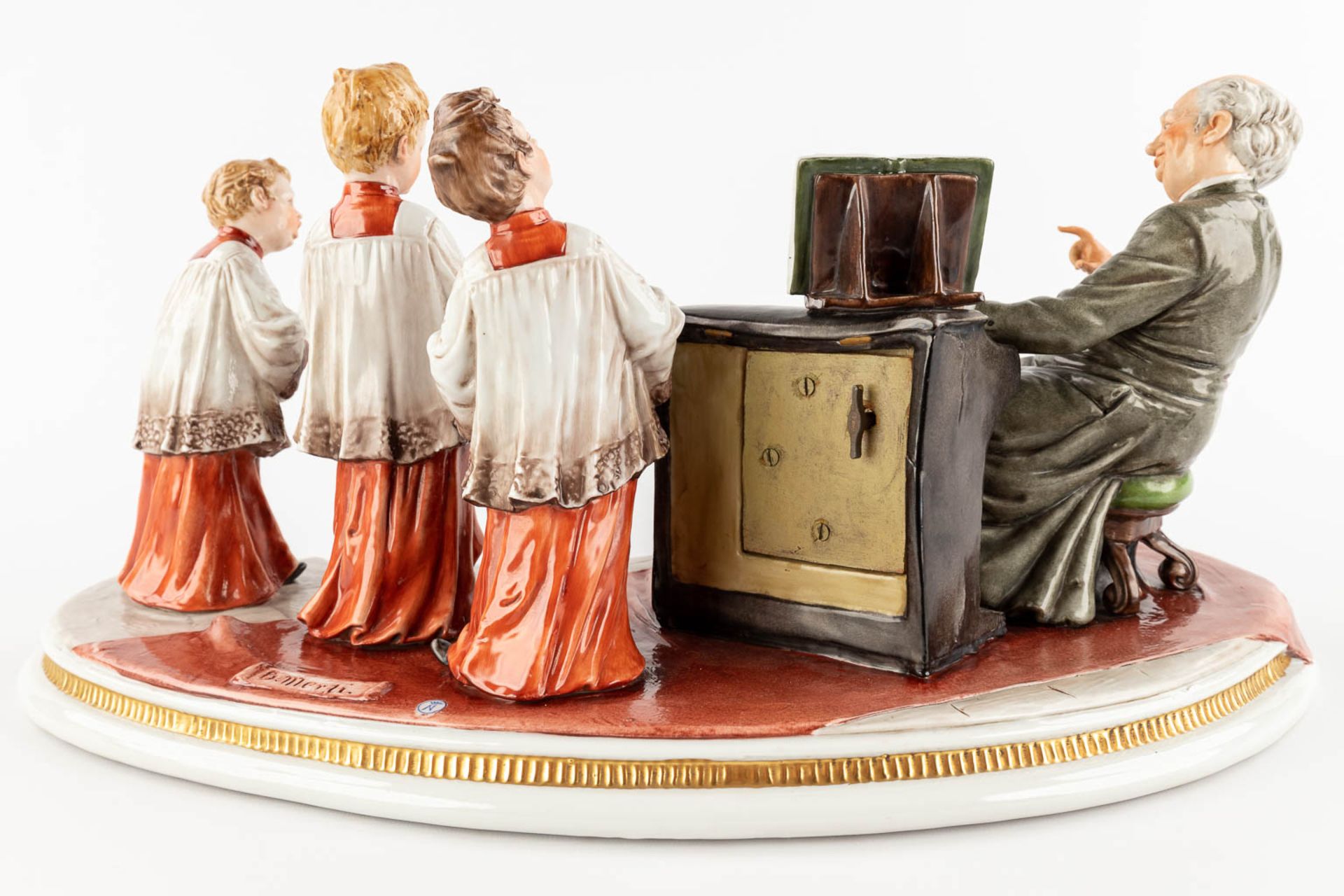 Capodimonte, 'Schola Cantoro', a porcelain group with a mechanical music box. 20th C. (D:23 x W:48 x - Bild 5 aus 18