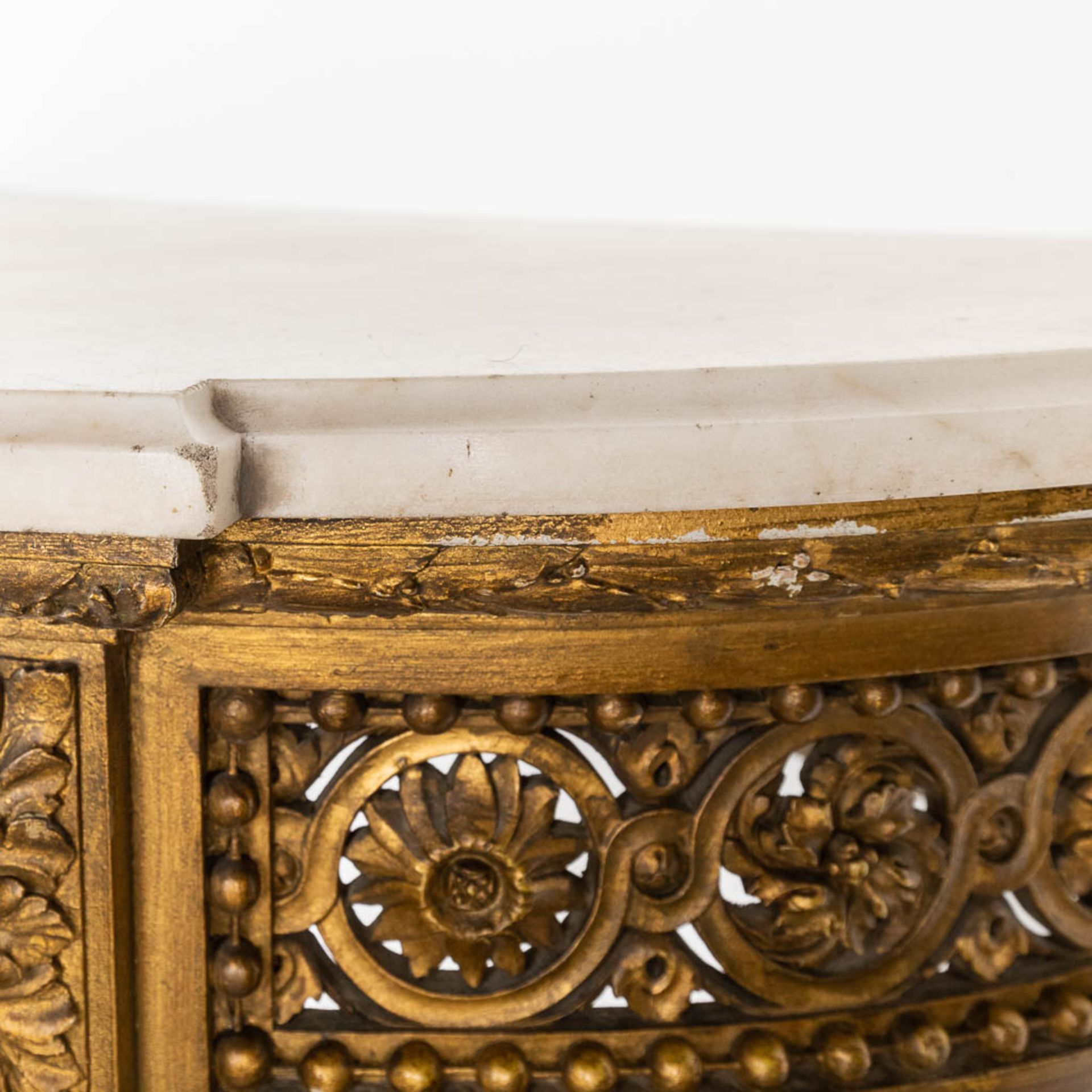 A console table with ram's heads, gilt and sculptured wood and a Carrara marble top. 19th C. (D:41 x - Image 5 of 15