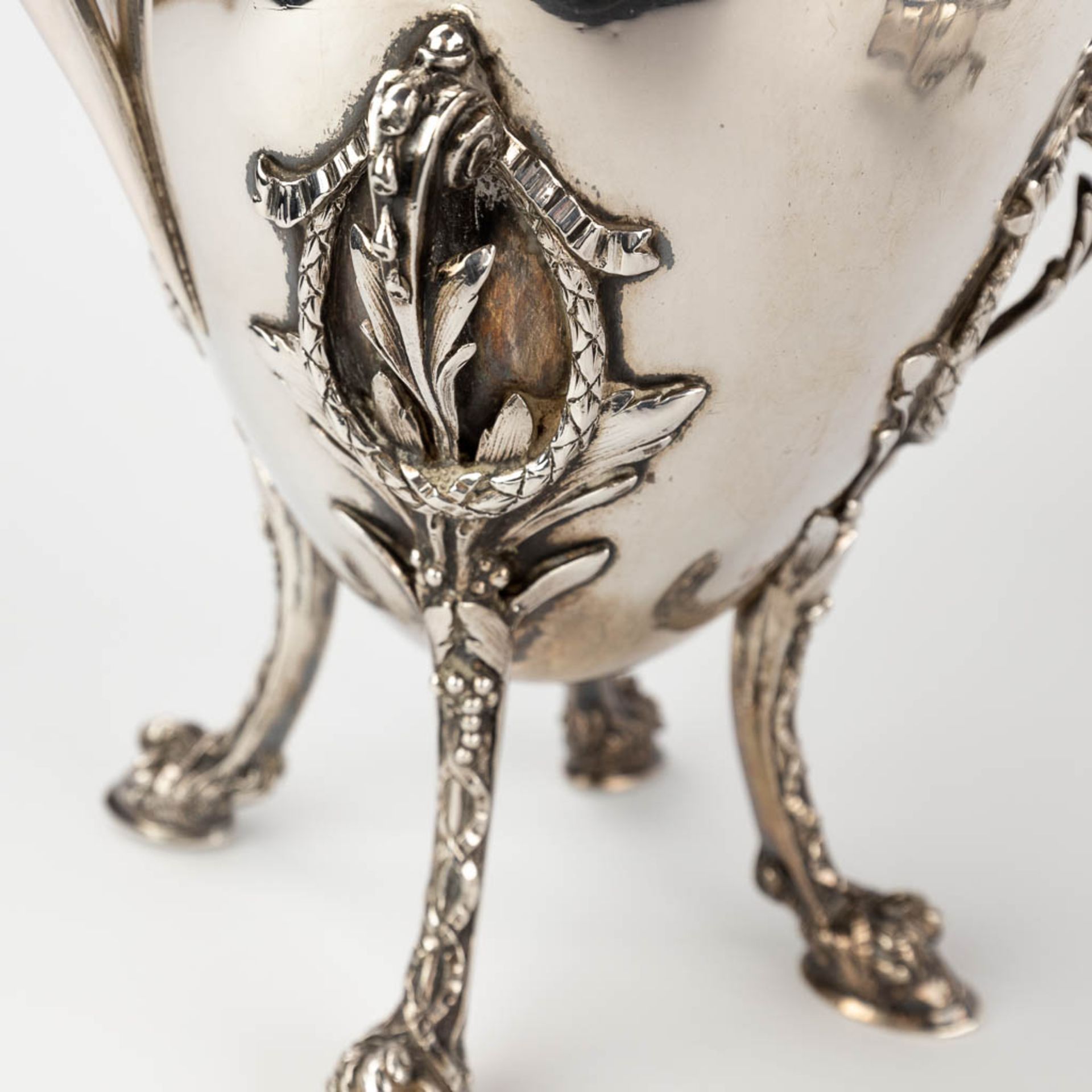 A coffee pot, milk jug and sugar pot, added a snuff box. Silver, 1800. Gross weight: 2180g. (D:12 x  - Bild 11 aus 21