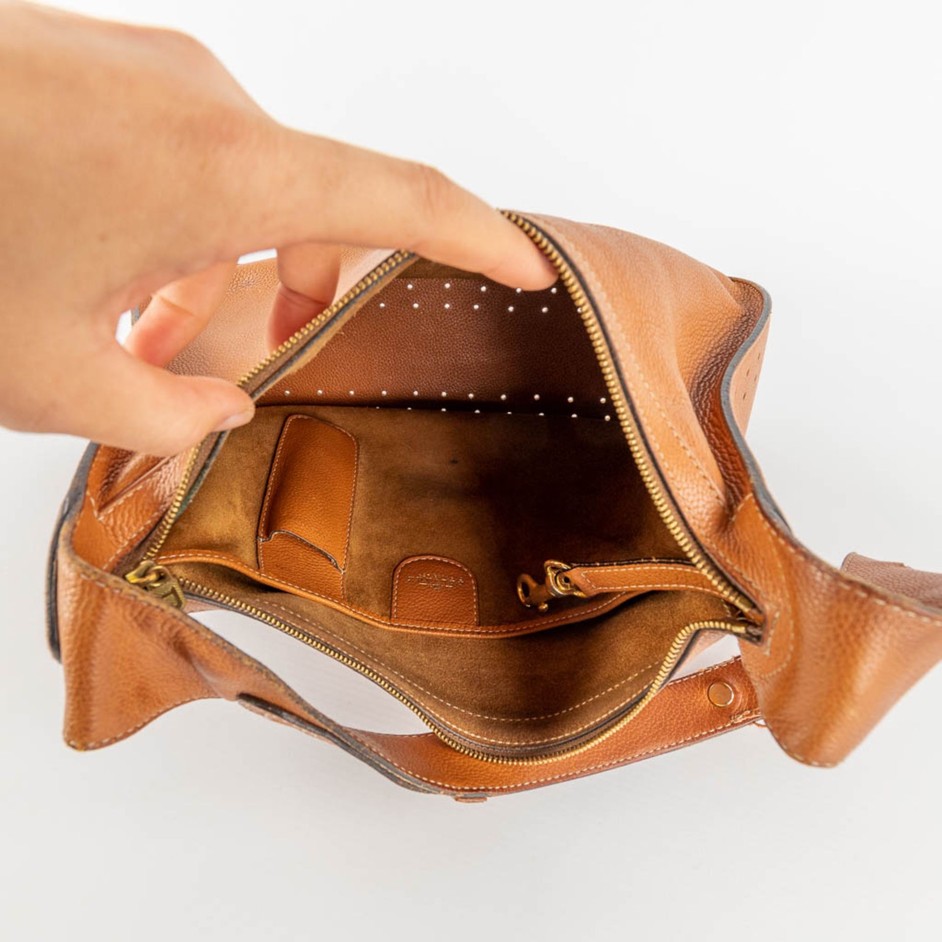 Delvaux, Pensée, a handbag made of brown leather. (W:24 x H:32 cm) - Bild 15 aus 18