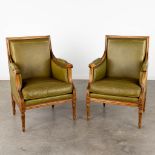 A pair of Louis XVI style armchairs, wood and olive green leather. Circa 1970. (D:61 x W:60 x H:90 c