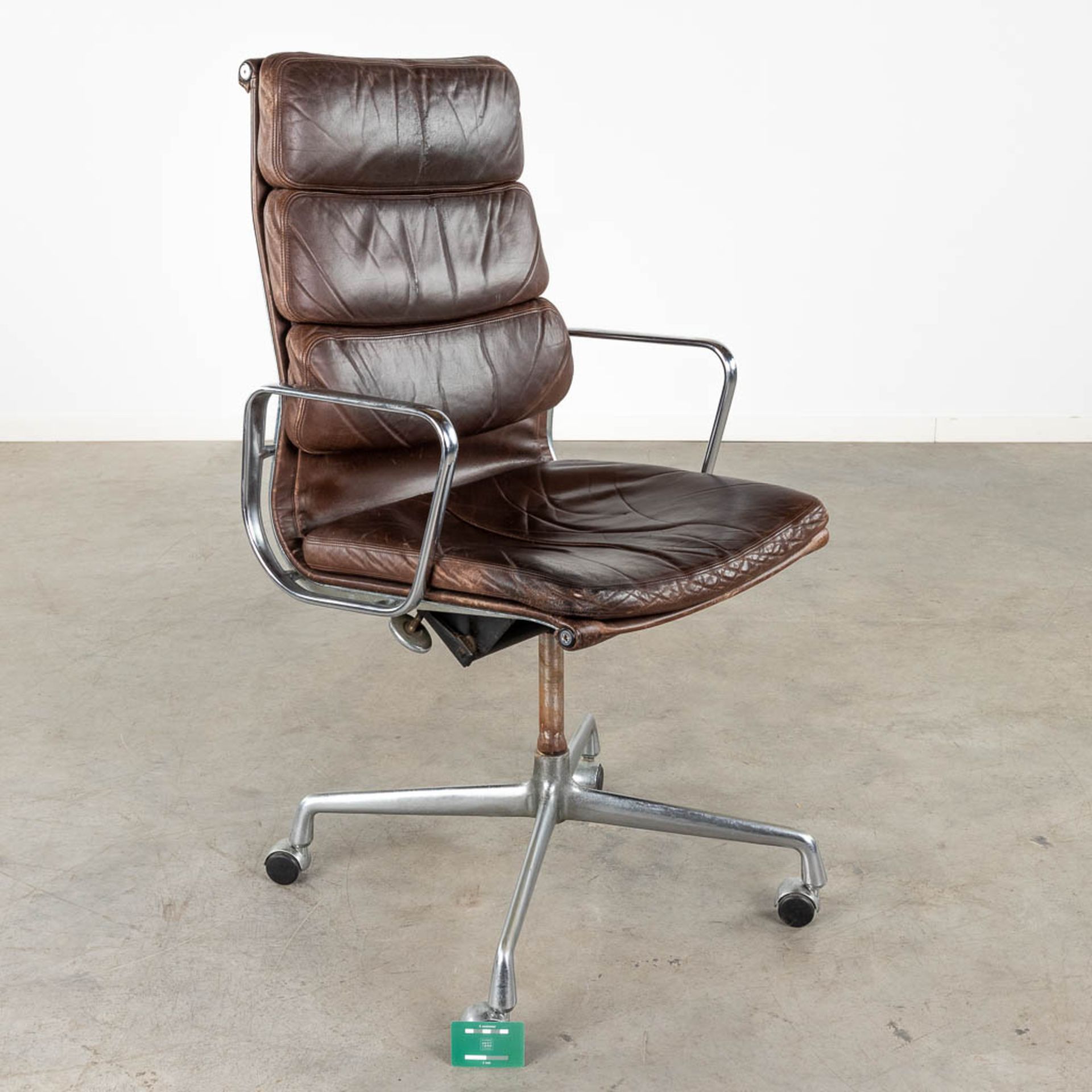 Charles & Ray EAMES (XX-XXI) 'Soft Pad Office Chair' for Herman Miller. (D:111 x W:59 x H:63 cm) (D: - Bild 2 aus 12
