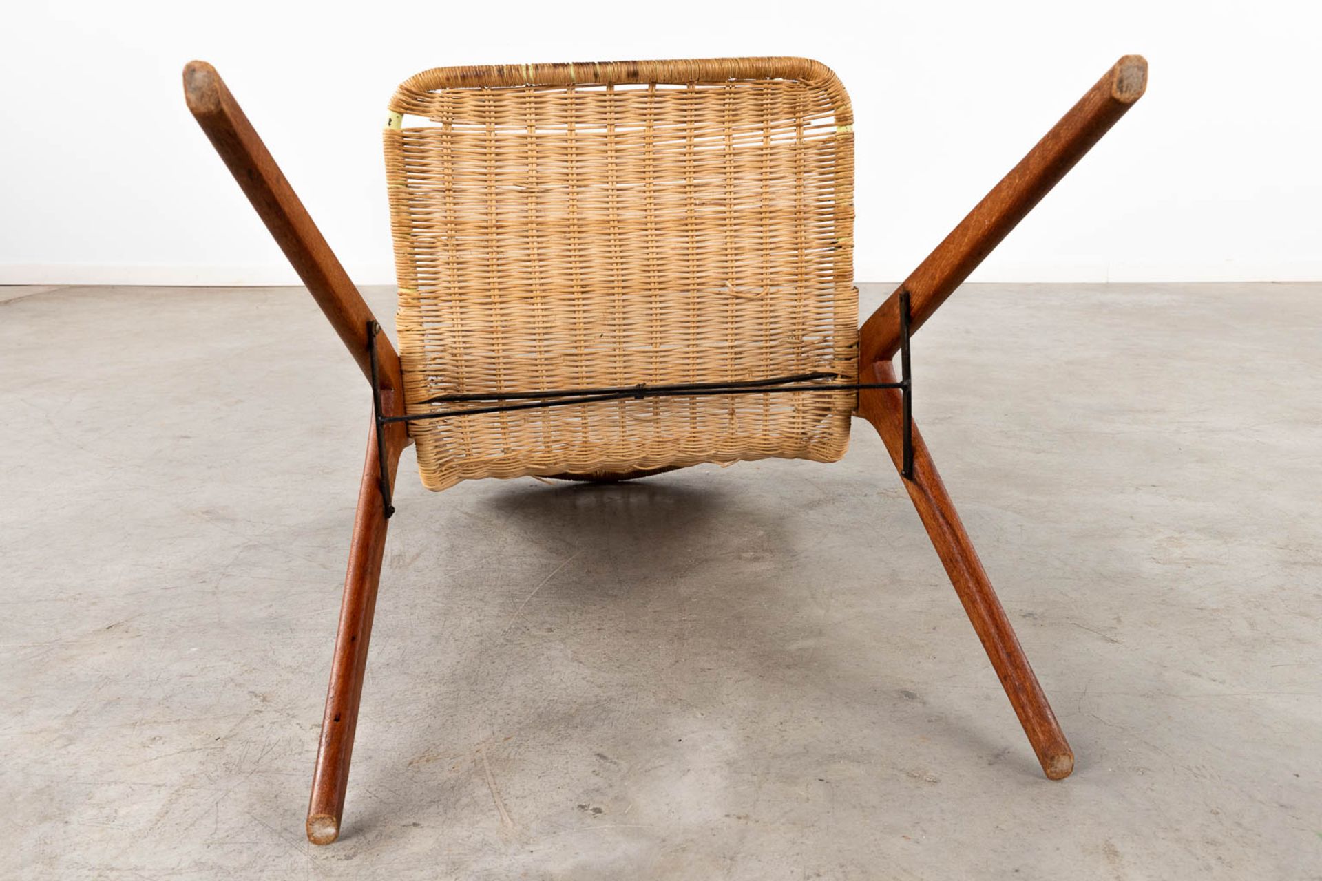 A mid-century table and 6 chairs, rotan and metal, teak wood. Circa 1960. (D:86 x W:160 x H:76 cm) - Image 31 of 31