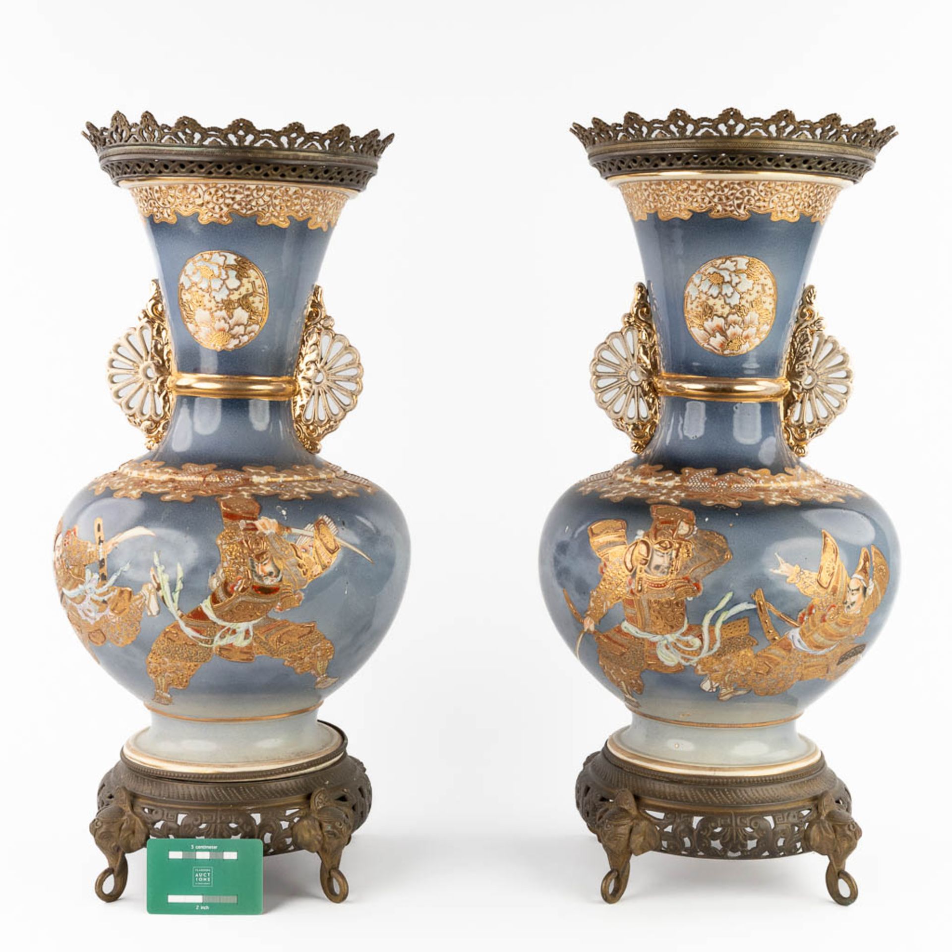 A pair of Japanese Satsuma vases, mounted with brass. Circa 1900. (H:58 x D:26 cm) - Bild 2 aus 18