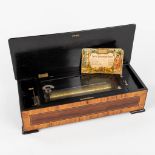 An antique music box 'Harpe Harmoniuqe Piccolo' with roll and 8 different songs. (D:25 x W:65 x H:17