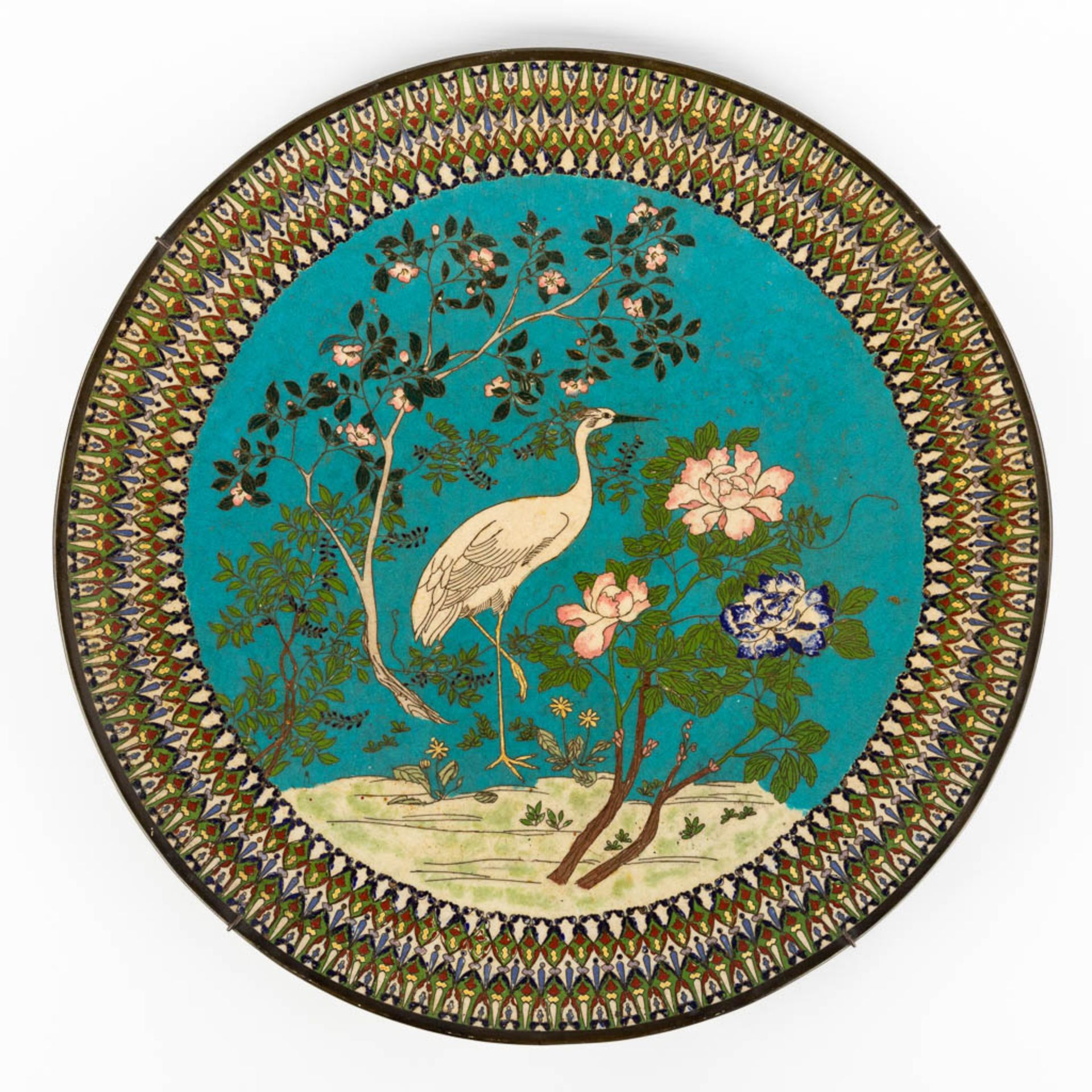 A large plate with a heron, cloisonné enamel, probably 19th C. (D:45 cm) - Image 6 of 9