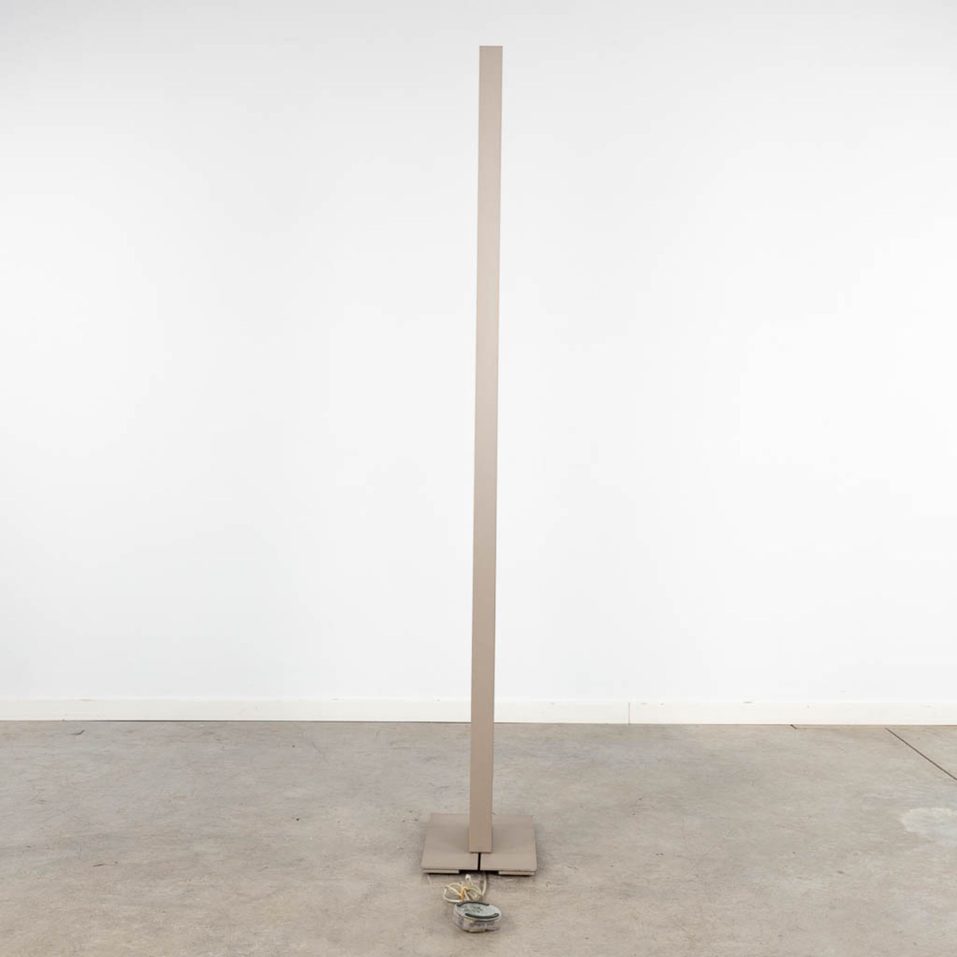 Ilaria MARELLI (1971) 'Ara' a floor lamp (D:25 x W:38 x H:180 cm) - Image 10 of 17