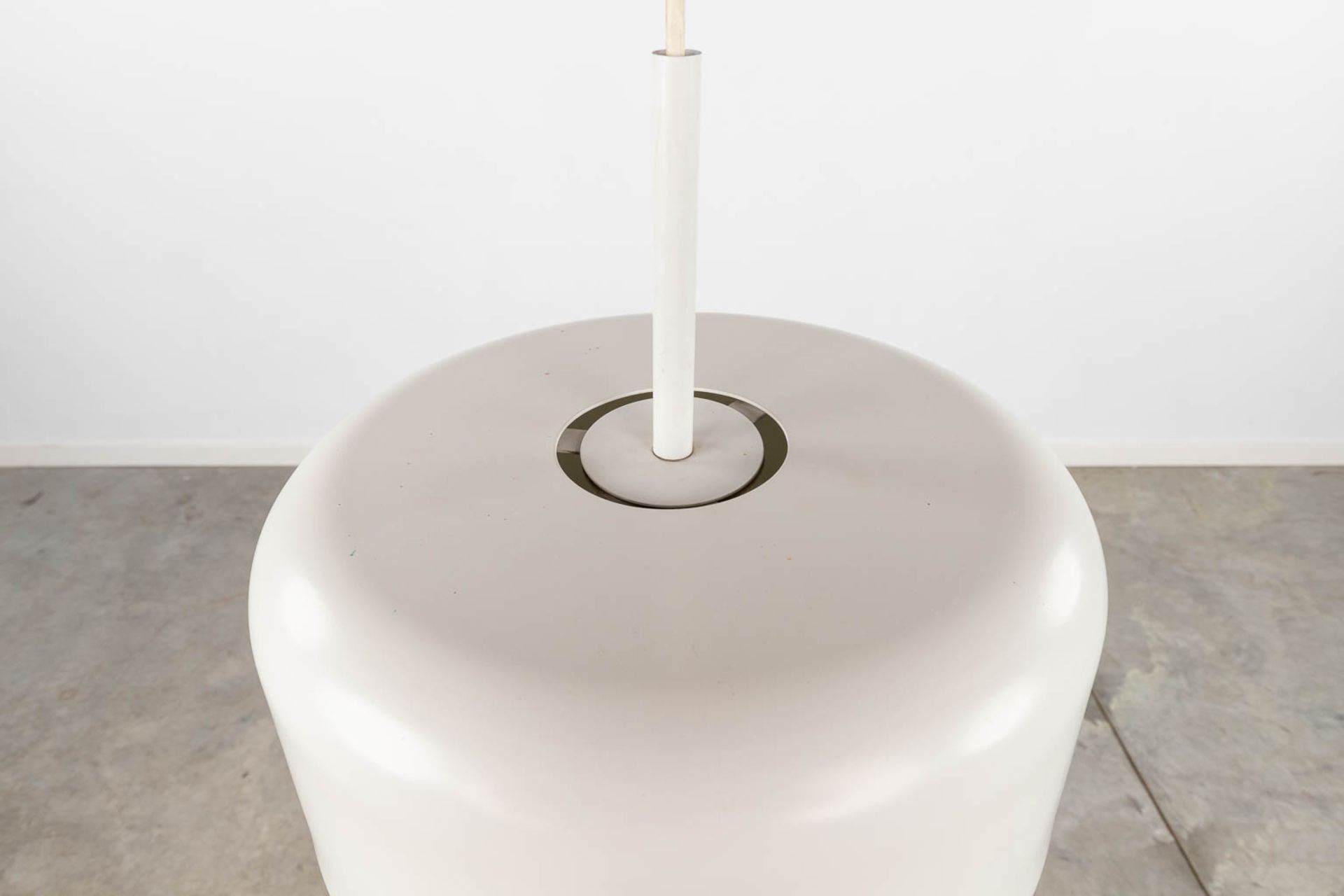 A mid-century ceiling lamp, lacquered metal. (H:23 x D:36 cm) - Image 4 of 6
