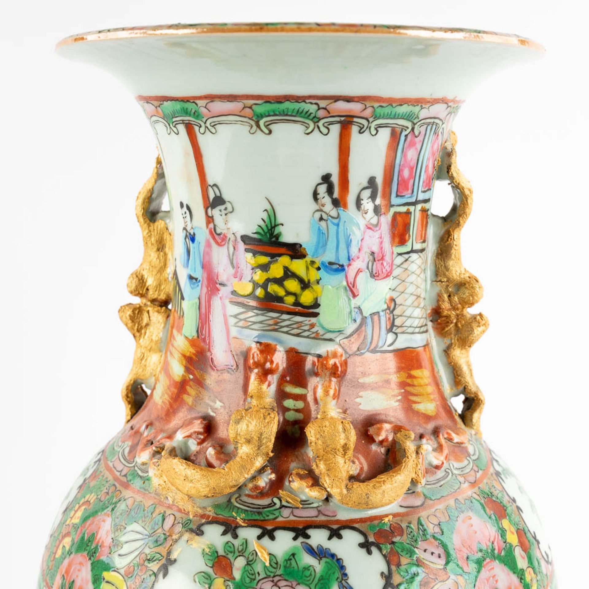 Two Chinese Canton vases, 19th/20th C. (H:45 x D:20 cm) - Image 10 of 14