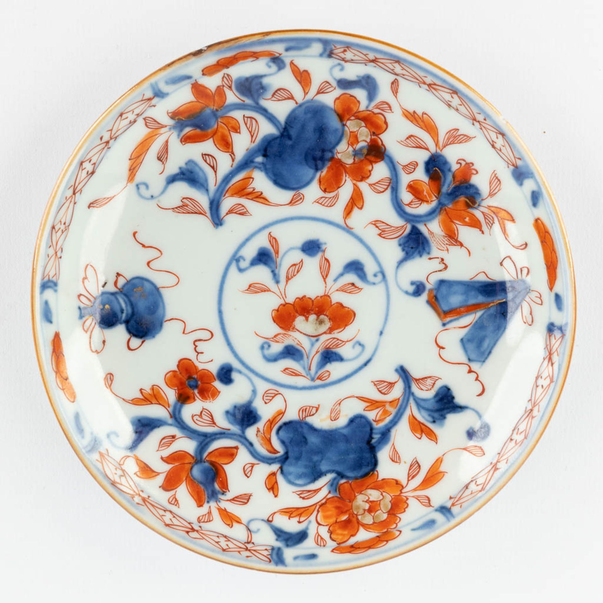 A small collection of porcelain items, Kangxi and Qianlong, blue-white, Chinese Imari. 18th/19th C.  - Bild 7 aus 22