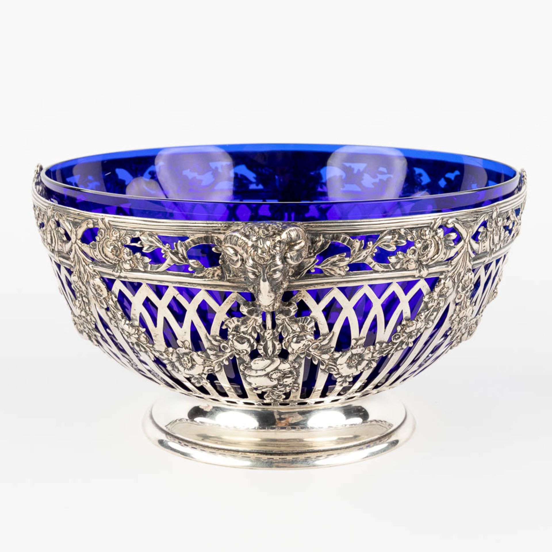 A bowl, silver and blue glass, decor of ram's heads and garlands. Germany. 684g. (D:25 x W:27 x H:13 - Image 4 of 14