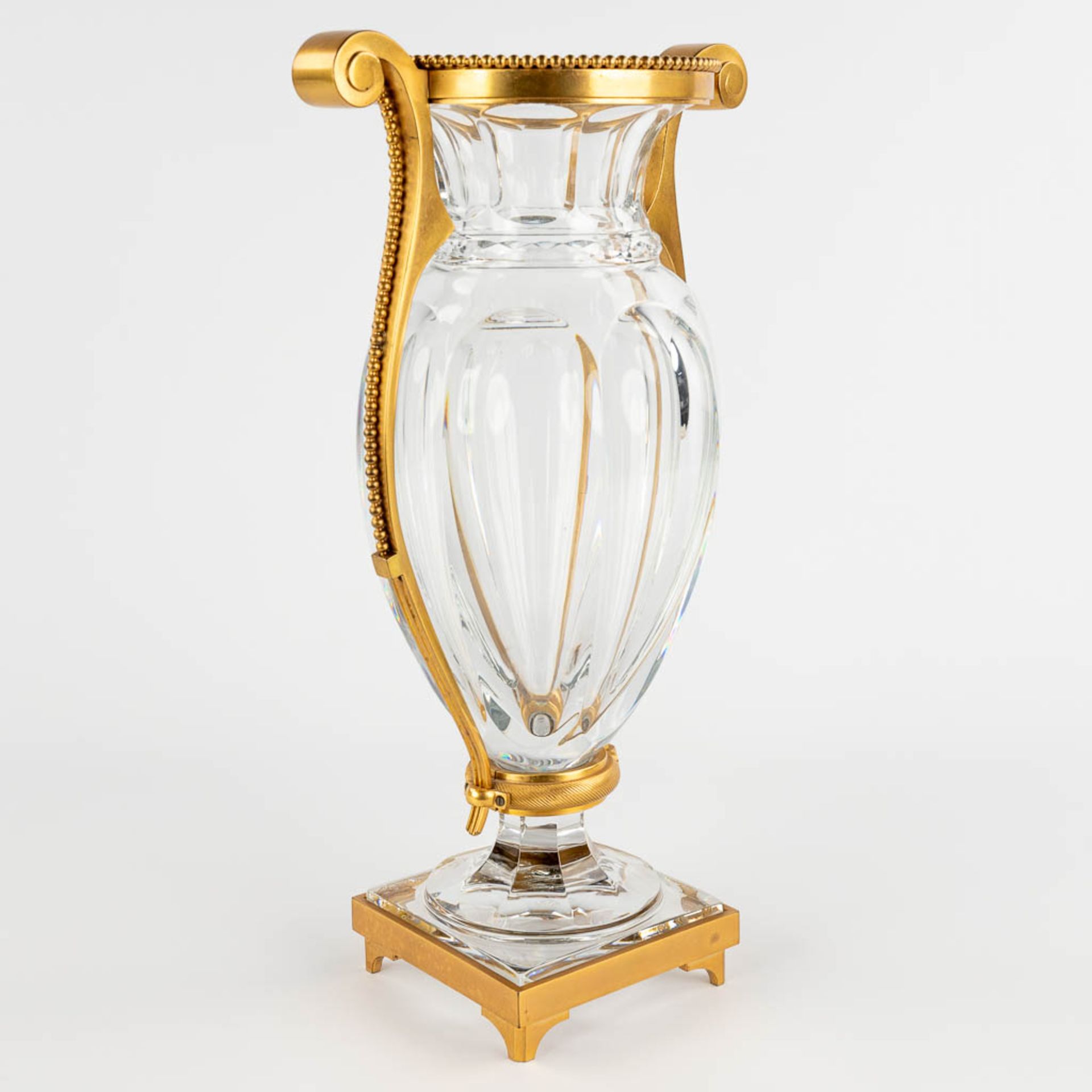 Baccarat, a large crystal vase mounted with gilt bronze. 20th C. (D:14 x W:22 x H:38,5 cm) - Image 3 of 12