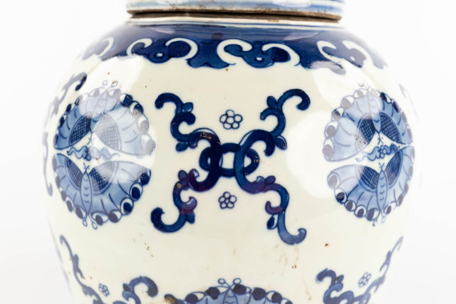 A Chinese ginger jar, decorated with butterflies, export porcelain for the Middle Eastern market. 19 - Image 11 of 12