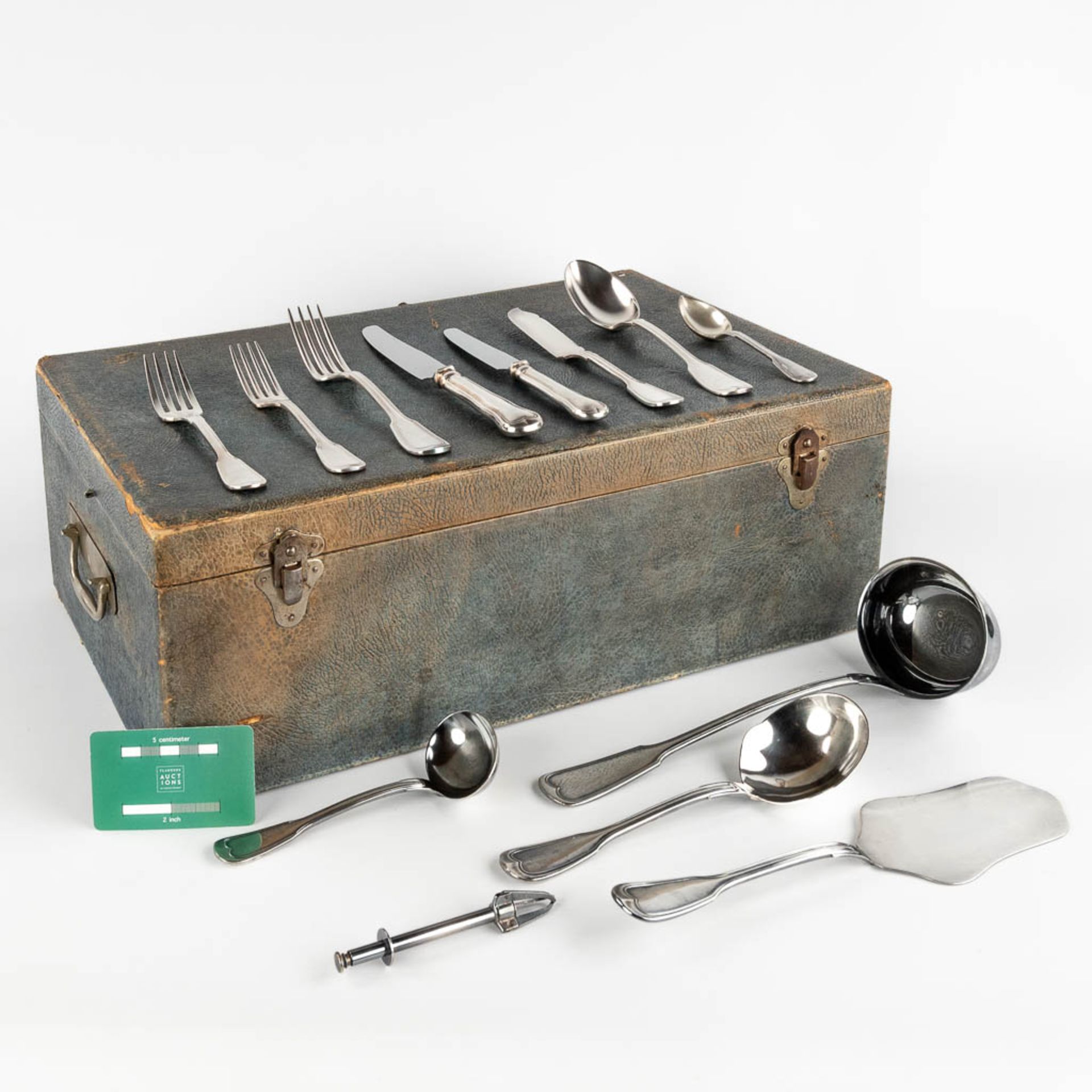 A silver-plated cutlery set in a chest, Wiskemann and Orfèverie de Mouroux. (D:30 x W:49 x H:17 cm) - Bild 2 aus 16