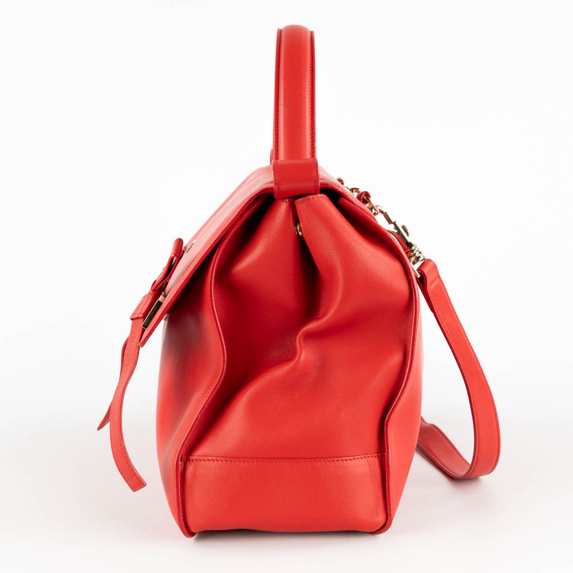 Escada, a handbag made of red leather. (W:33 x H:28 cm) - Bild 4 aus 17