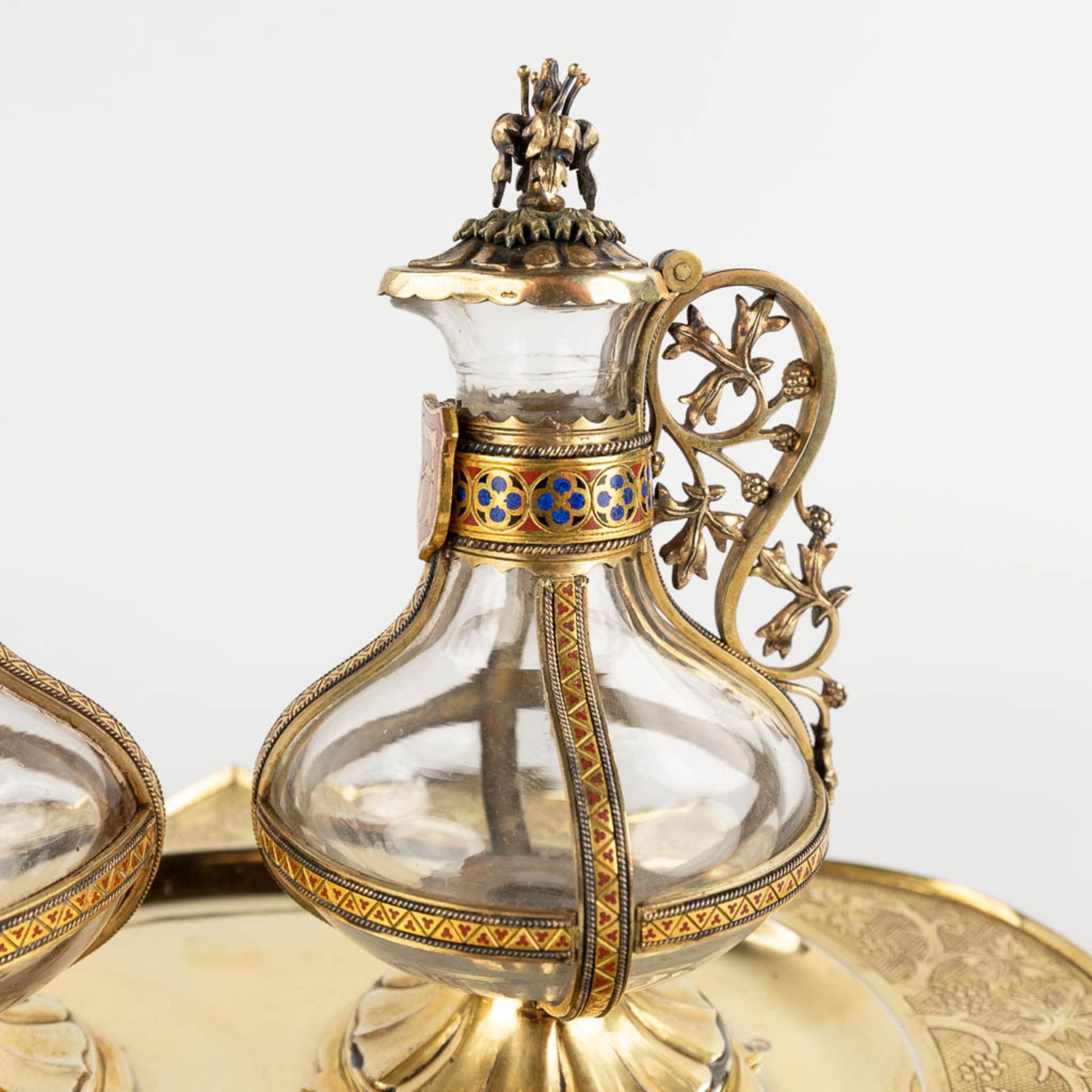 Bourdon-De Bruyne, a collection of wine and water cruets, gilt silver. Circa 1860. (D:21 x W:27,5 x - Image 18 of 23