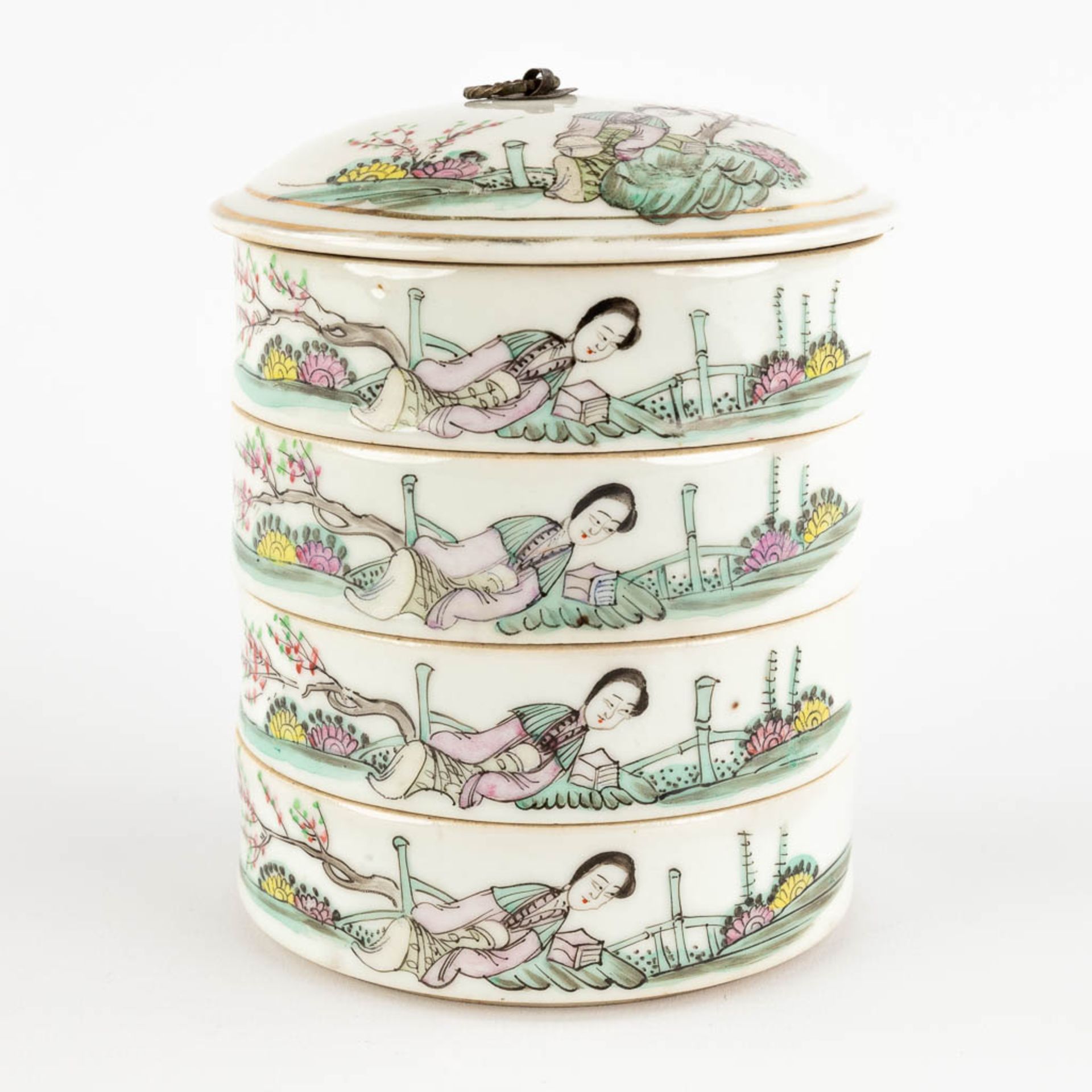 Four stackable Chinese storage pots, decorated with ladies, 19th/20th C. (H:15 x D:12 cm)