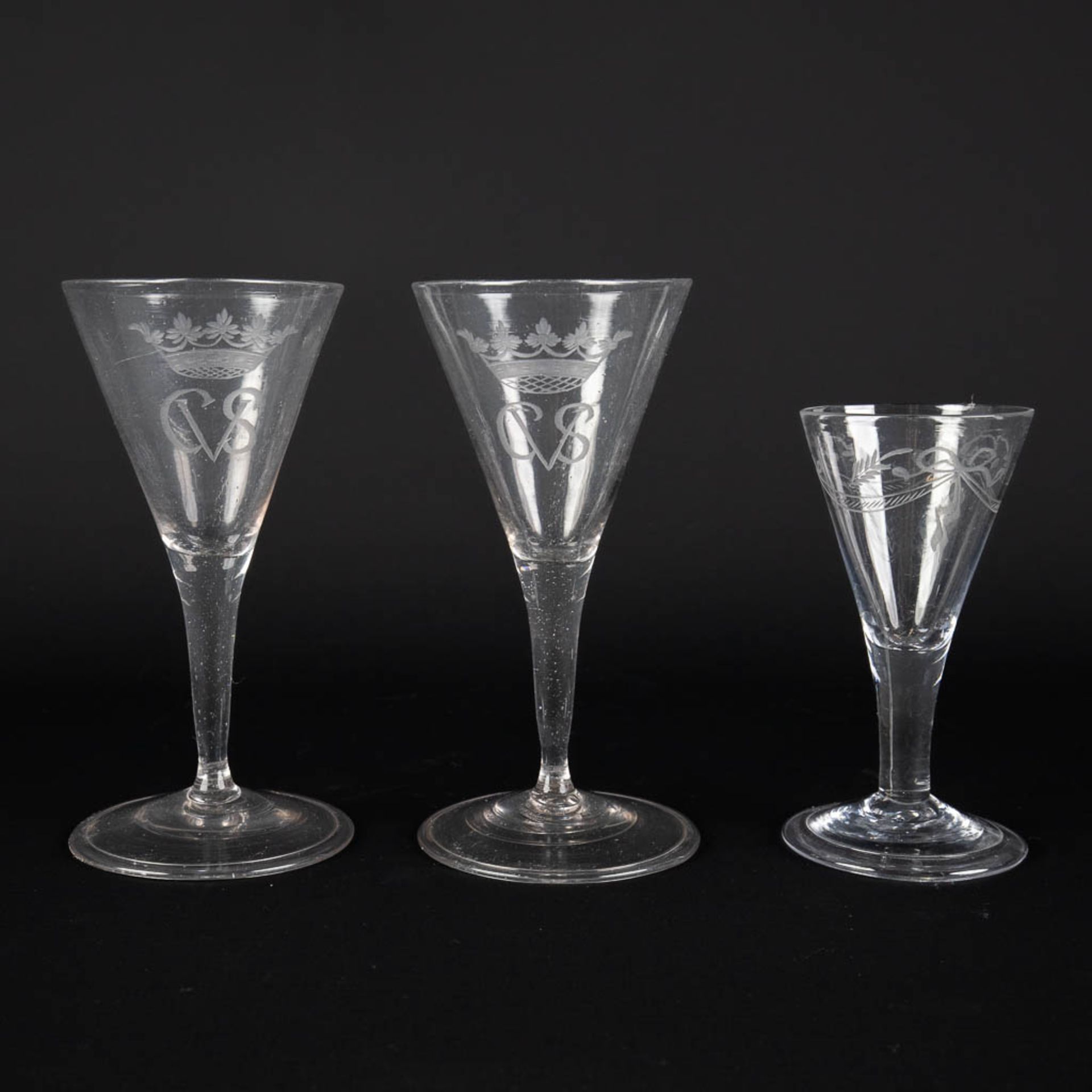 A large collection of antique glasses, Spiraalglazen. 18th/19th C. (H:18 cm) - Bild 12 aus 15