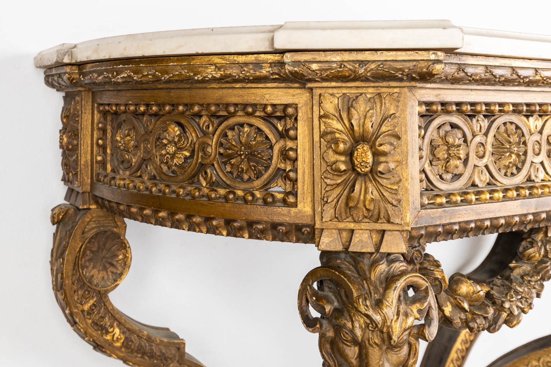 A console table with ram's heads, gilt and sculptured wood and a Carrara marble top. 19th C. (D:41 x - Image 8 of 15