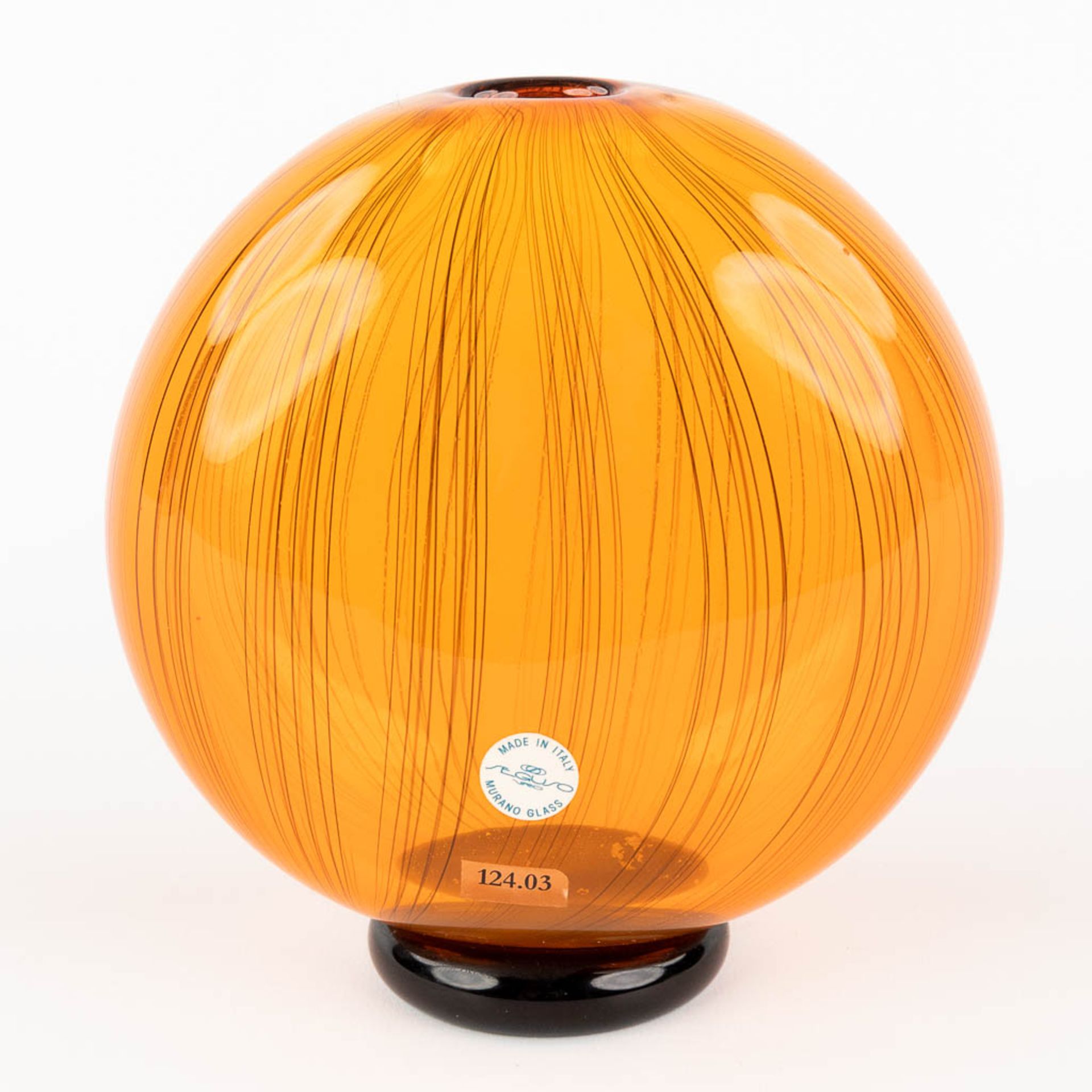 Seguso Viro, Murano, an orange glass vase. (D:8 x W:15 x H:16 cm)