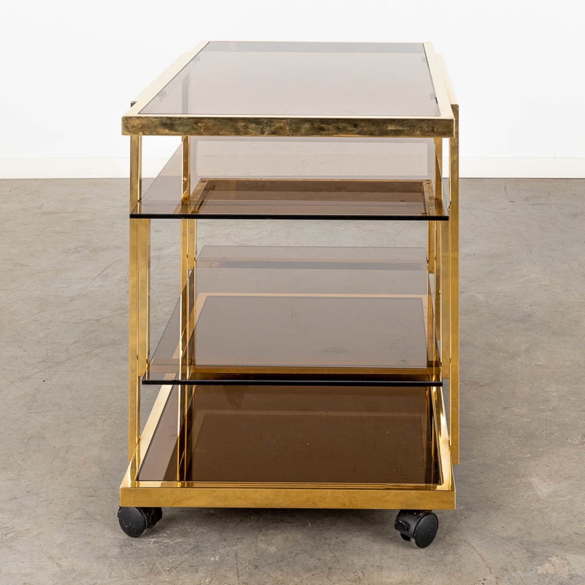 Fedam, a four tier bar cart, gilt metal and tinted glass. Circa 1970 (D:53 x W:85 x H:66 cm) - Image 6 of 8
