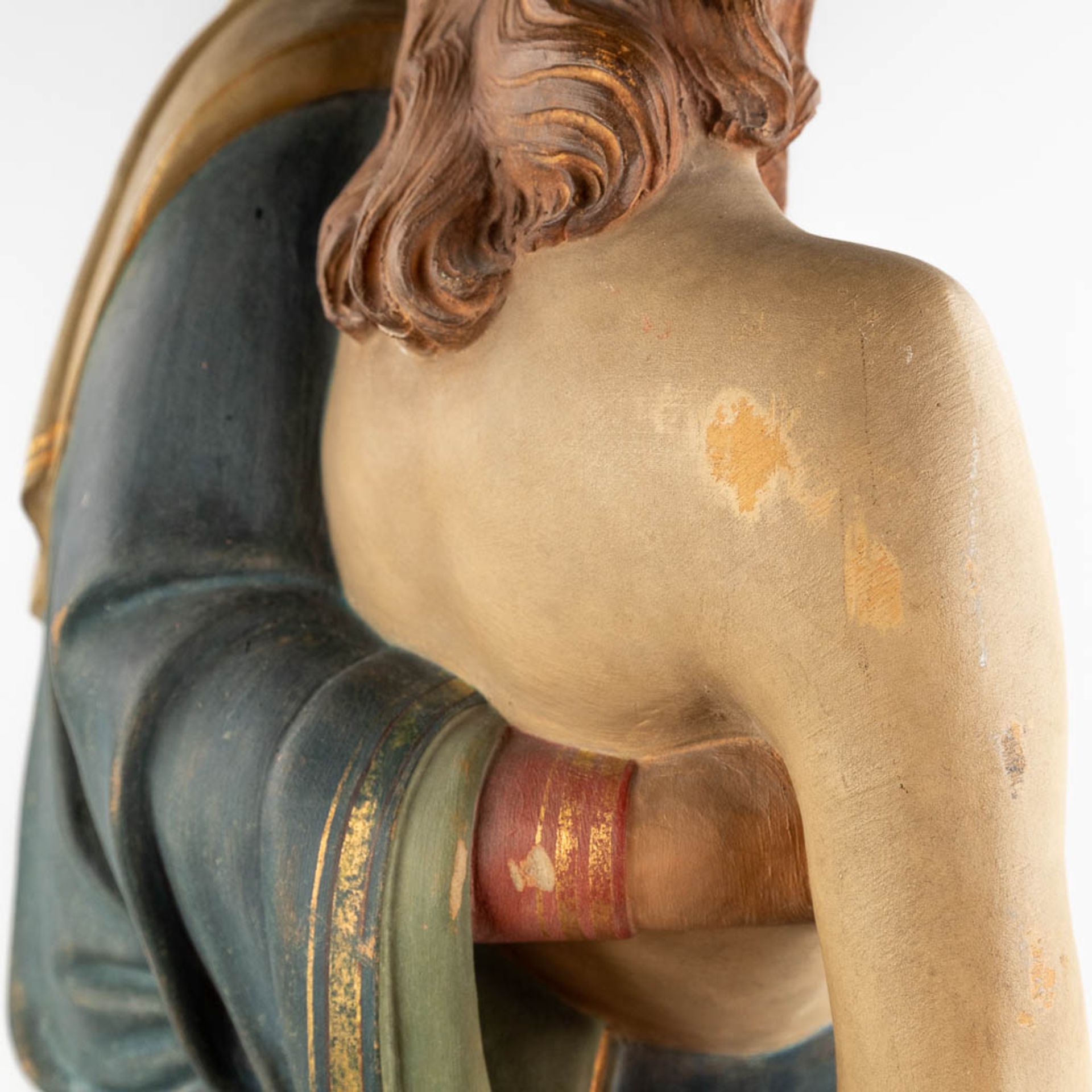 A Piétà, polychrome terracotta. 19th C. (D:28 x W:47 x H:72 cm) - Image 7 of 15