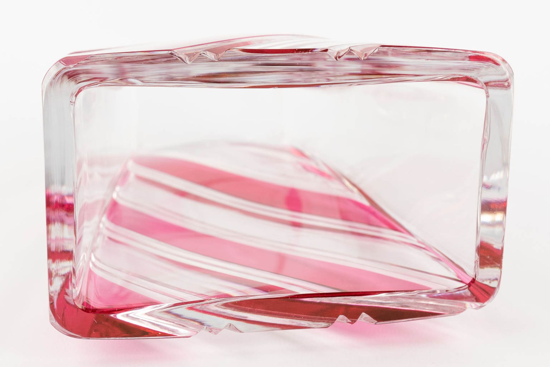 Val Saint Lambert, a vase and bonbonière, clear cut glass. (D:9 x W:14 x H:25 cm) - Image 10 of 12