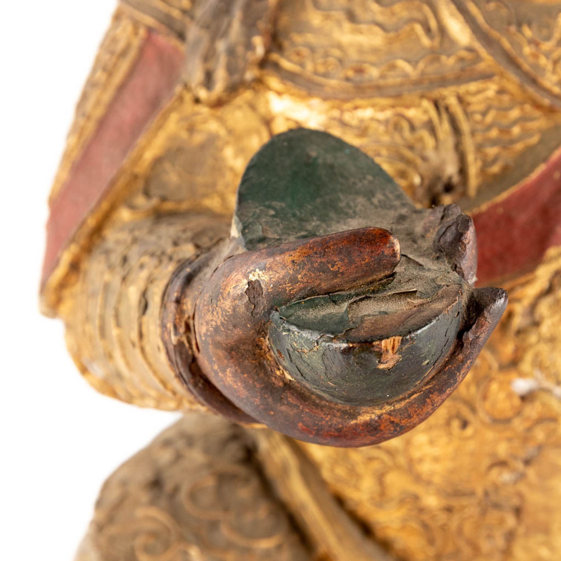 A Chinese antique figurine of a warrior, gilt and polychrome wood sculpture, 18th/19th C. (D:20 x W: - Bild 9 aus 19