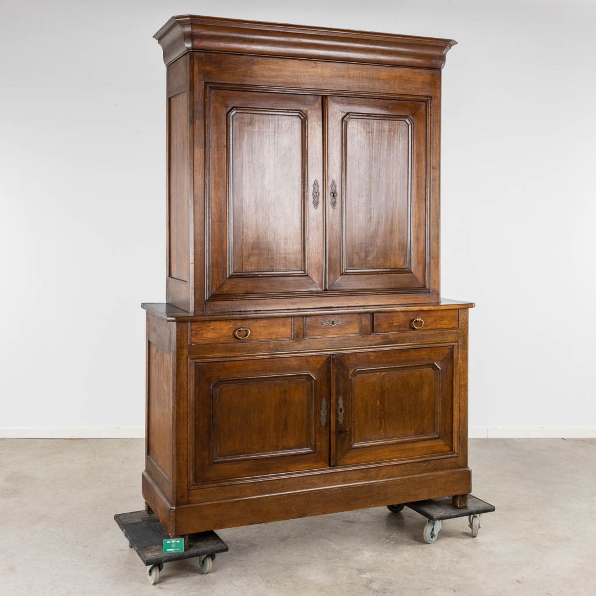 An antique Deux Corps Louis Philippe cabinet, oak. 19th C (D:57 x W:150 x H:225 cm) - Image 2 of 11