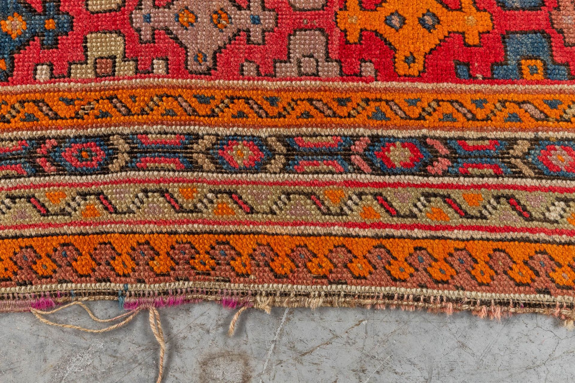 An Oriental hand-made carpet, Karabach (D:290 x W:128 cm) - Image 6 of 8