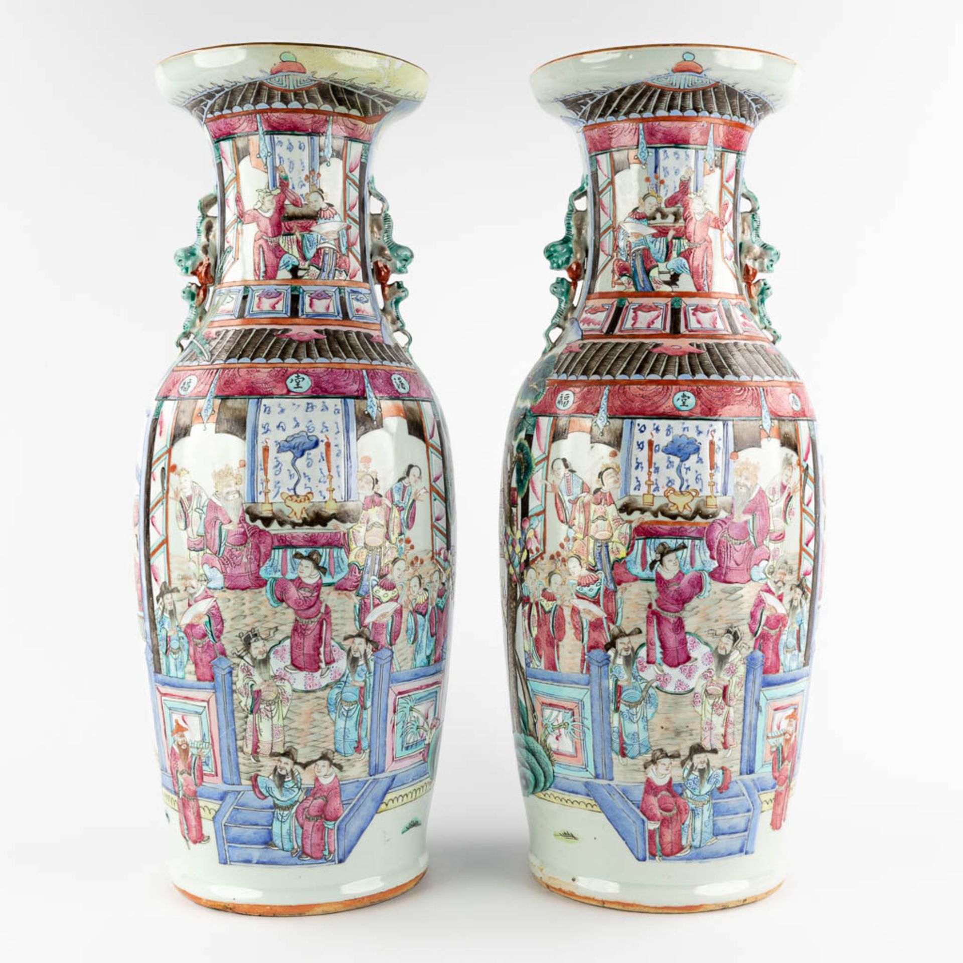 A pair of Chinese vases with Famille Rose vases with a temple scène, 19th C. (H:61 x D:23 cm)