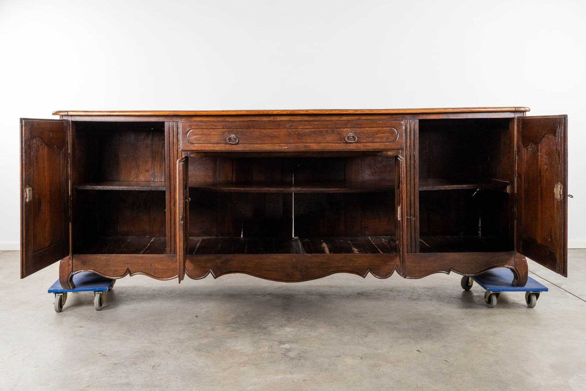 An antique sideboard with 4 doors and a drawer. France, 18th C. (D:64 x W:281 x H:105 cm) - Image 4 of 12