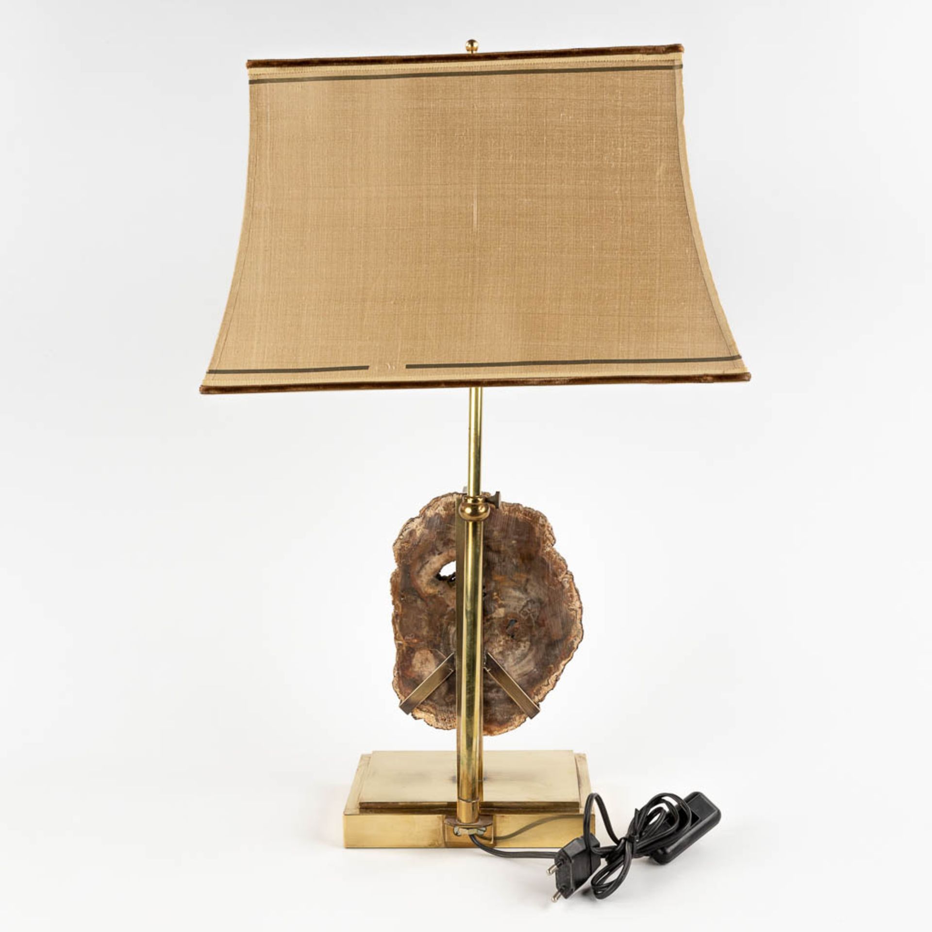 A table lamp with a fossilized tree trunk, circa 1980. (H:57 cm) - Image 5 of 13