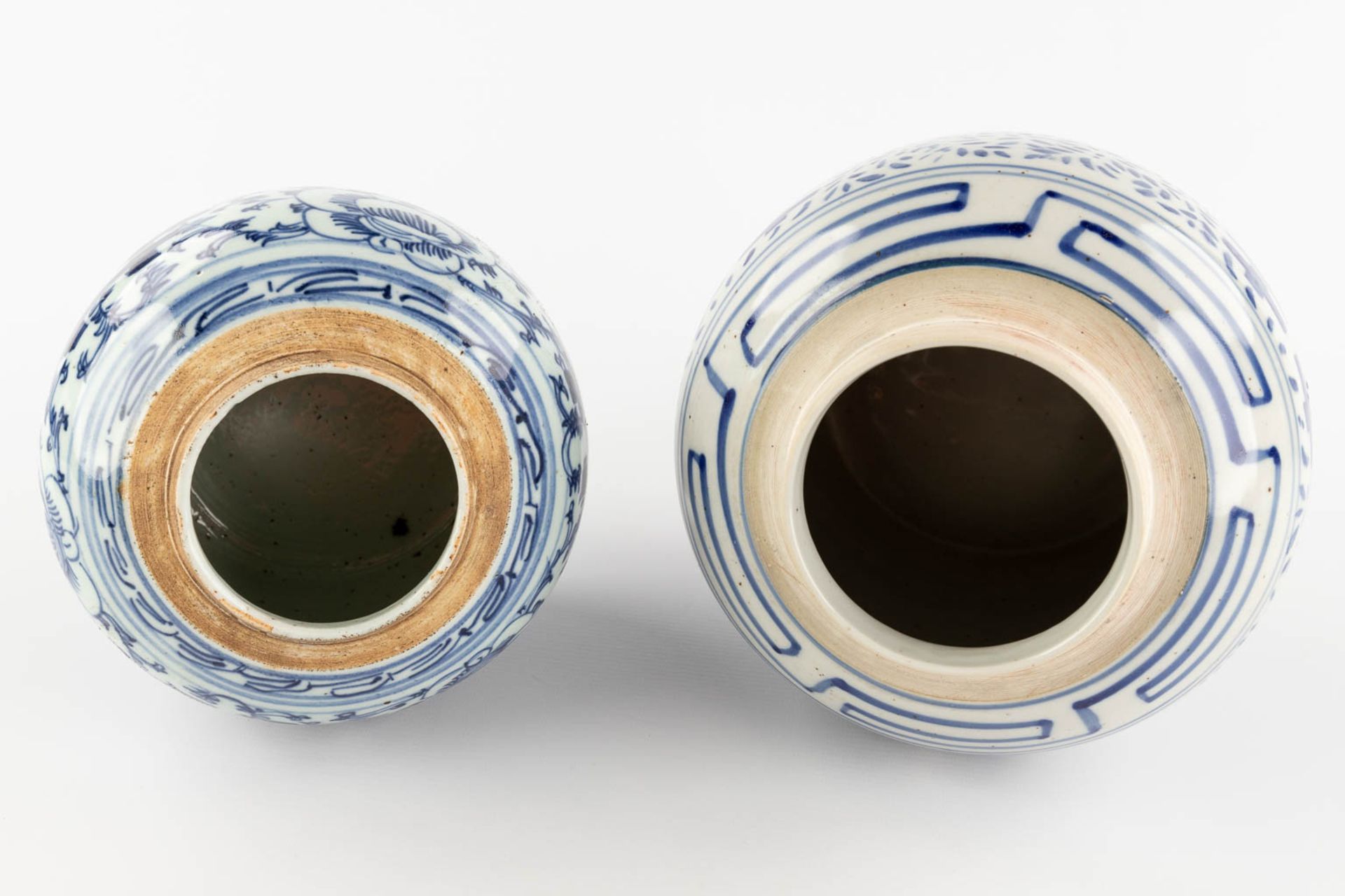 Two Chinese ginger jars with a blue-white decor of Happiness, Double Xi sign. 19th/20th C. (H:27 x D - Bild 8 aus 14