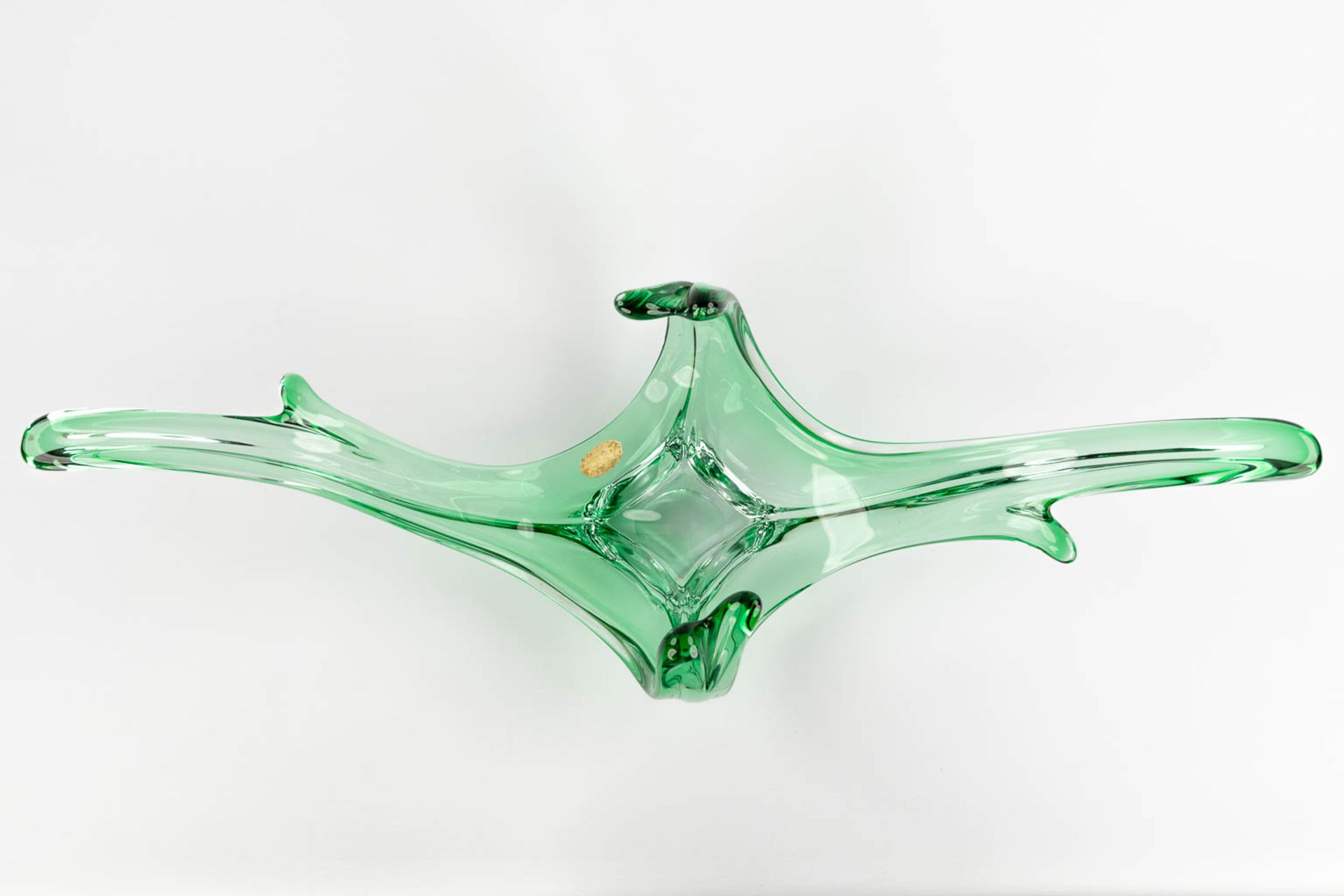 Artisanat Braine-Le-Comte, a large fruit bowl, green crystal, circa 1960. (D:27 x W:77 x H:23,5 cm) - Bild 8 aus 12