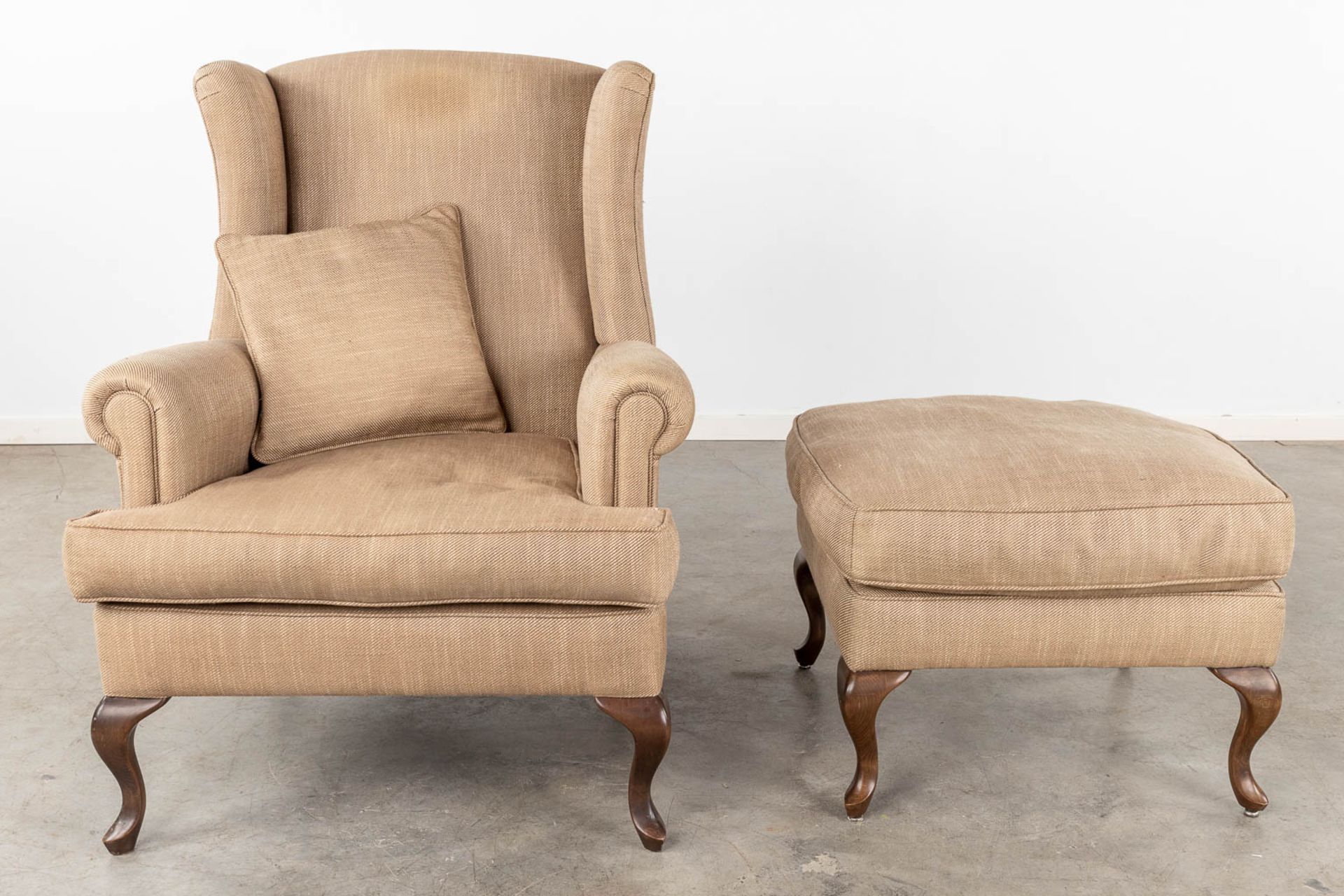 Marie's Corner, a wingback chair with ottoman. 21st C. (D:90 x W:84 x H:103 cm) - Image 4 of 13