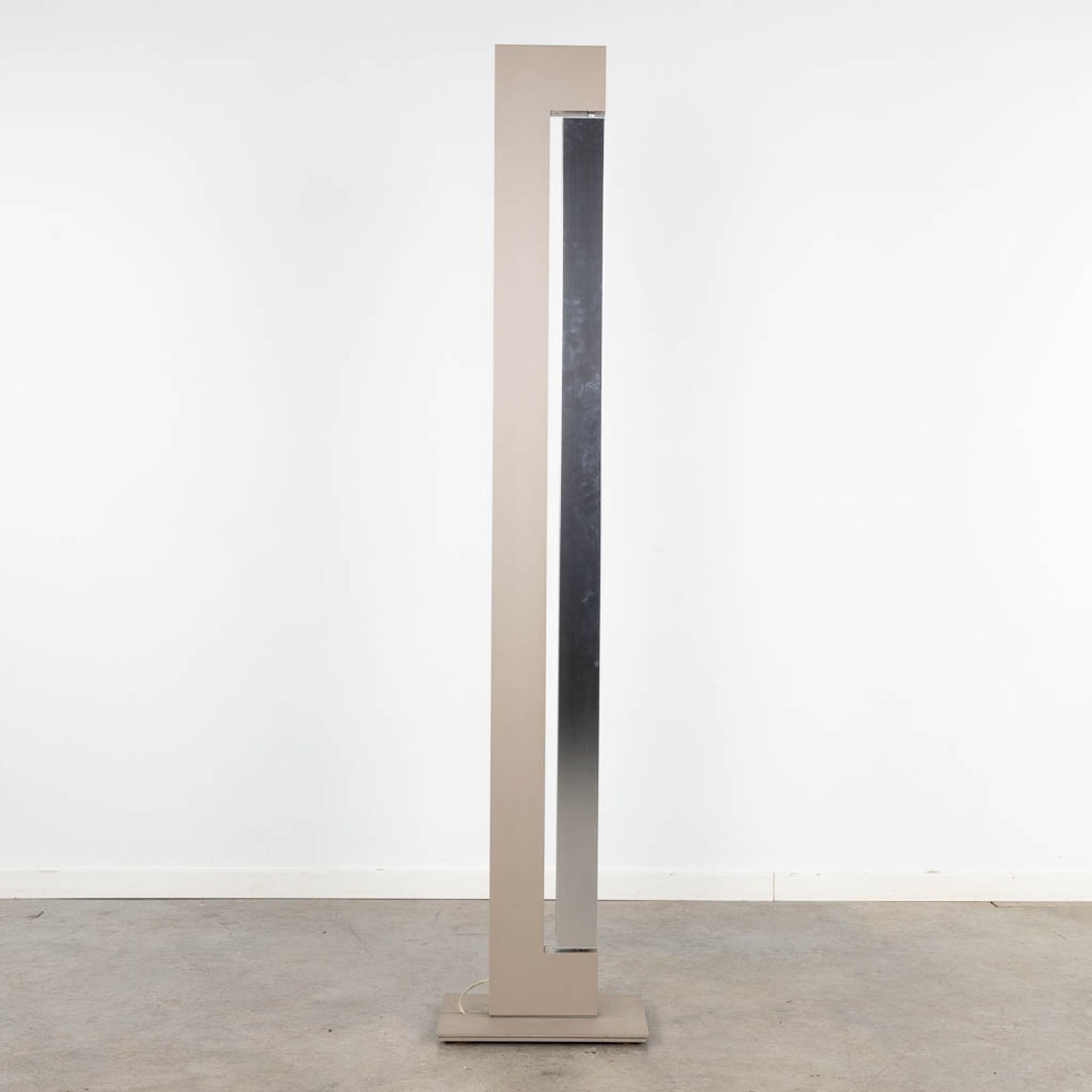 Ilaria MARELLI (1971) 'Ara' a floor lamp (D:25 x W:38 x H:180 cm) - Image 9 of 17