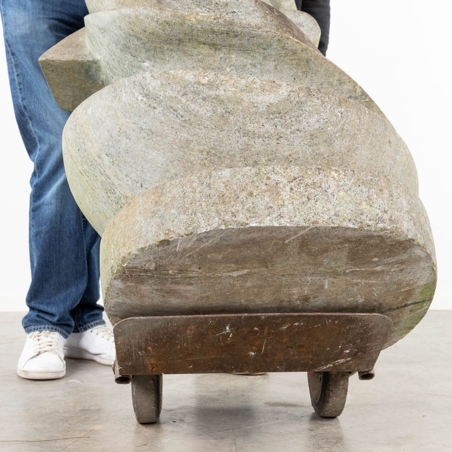 A modern large sculpture made of granite. (38 x 66 x 125cm) - Image 14 of 14
