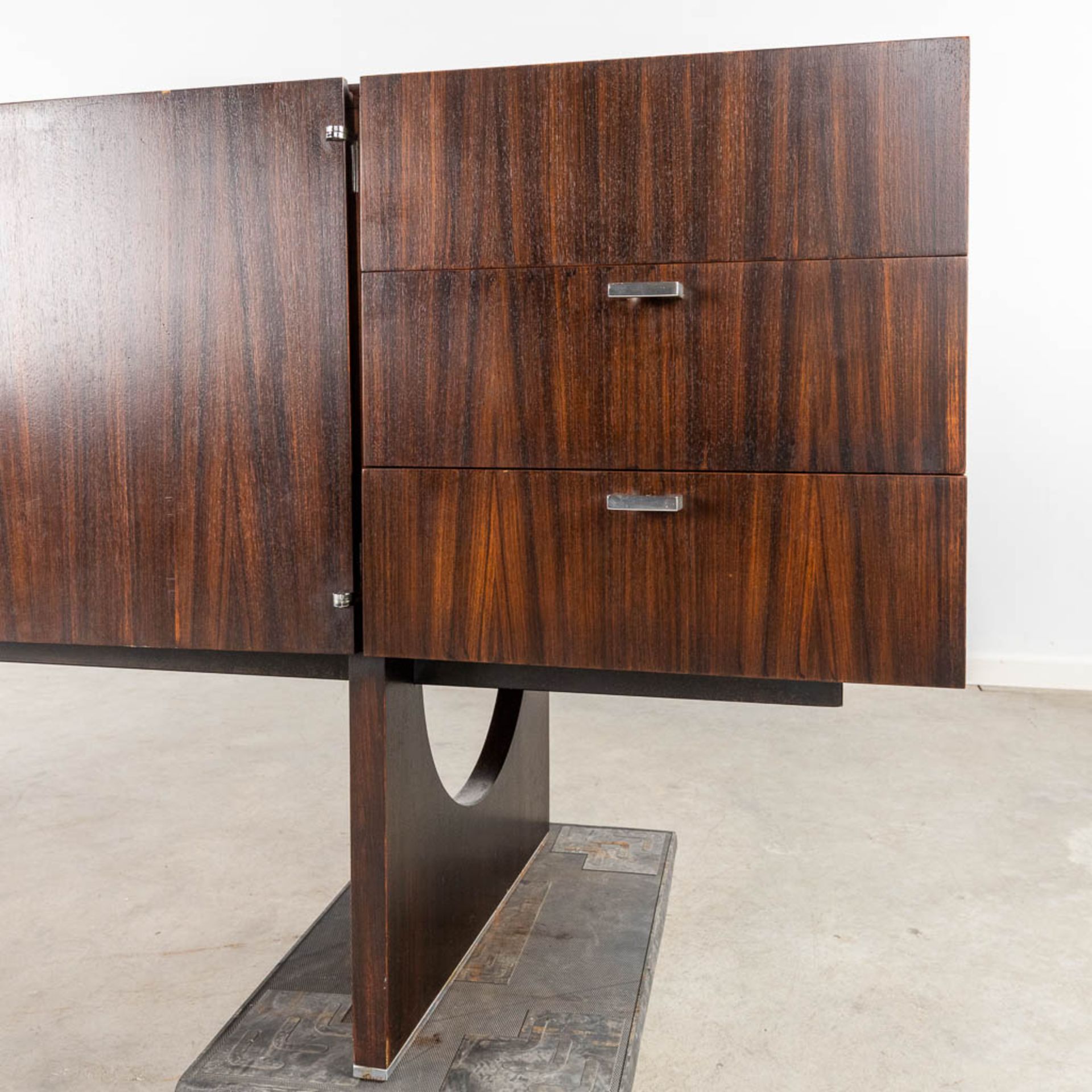 A mid-century sideboard with rosewood veneer, probably made by Decoene. (D:56 x W:225 x H:78 cm) - Image 14 of 19