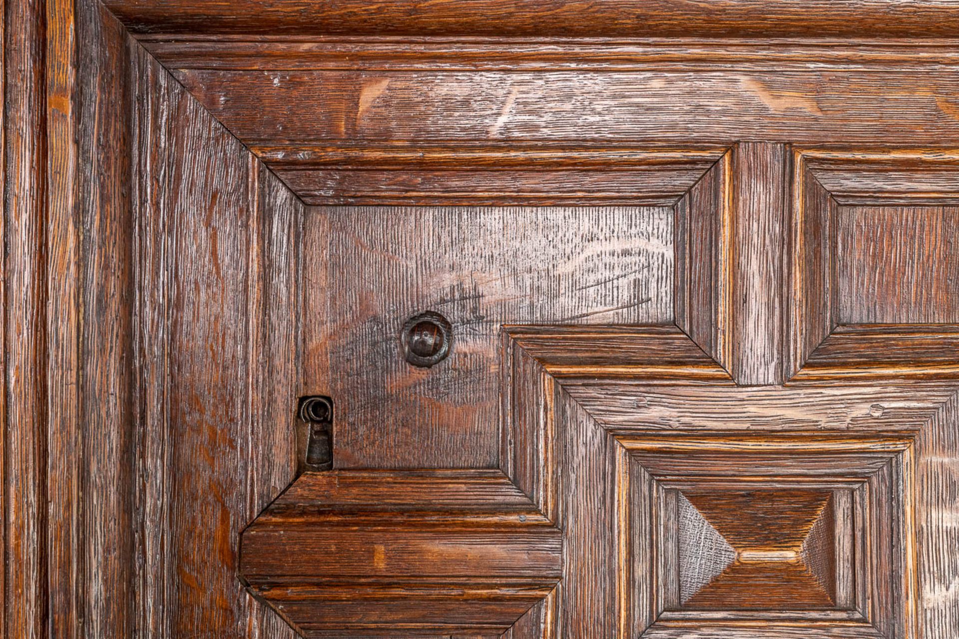 An antique four door cabinet, sculptured oak. 18th C. (D:76 x W:186 x H:216 cm) - Image 10 of 20