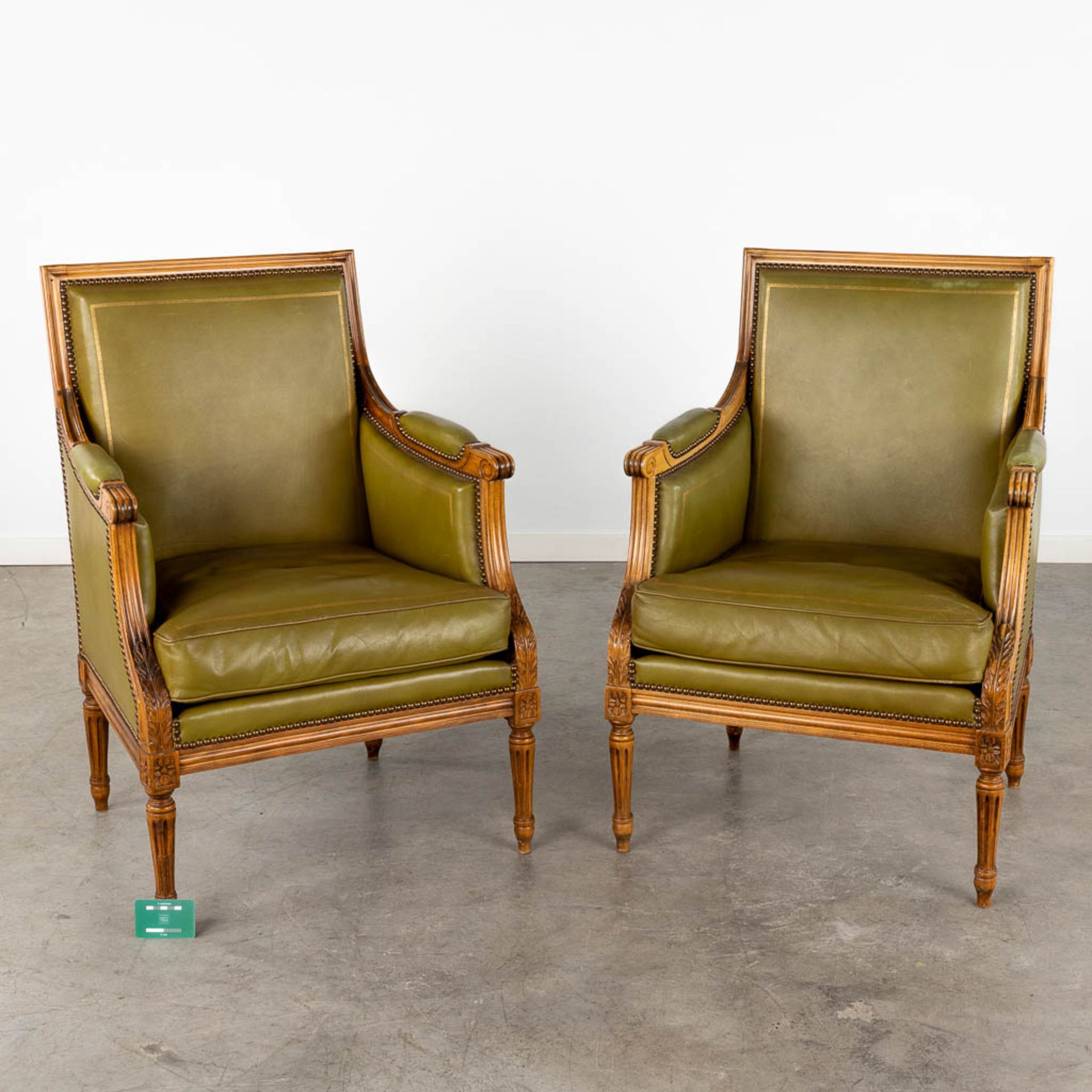 A pair of Louis XVI style armchairs, wood and olive green leather. Circa 1970. (D:61 x W:60 x H:90 c - Image 2 of 11
